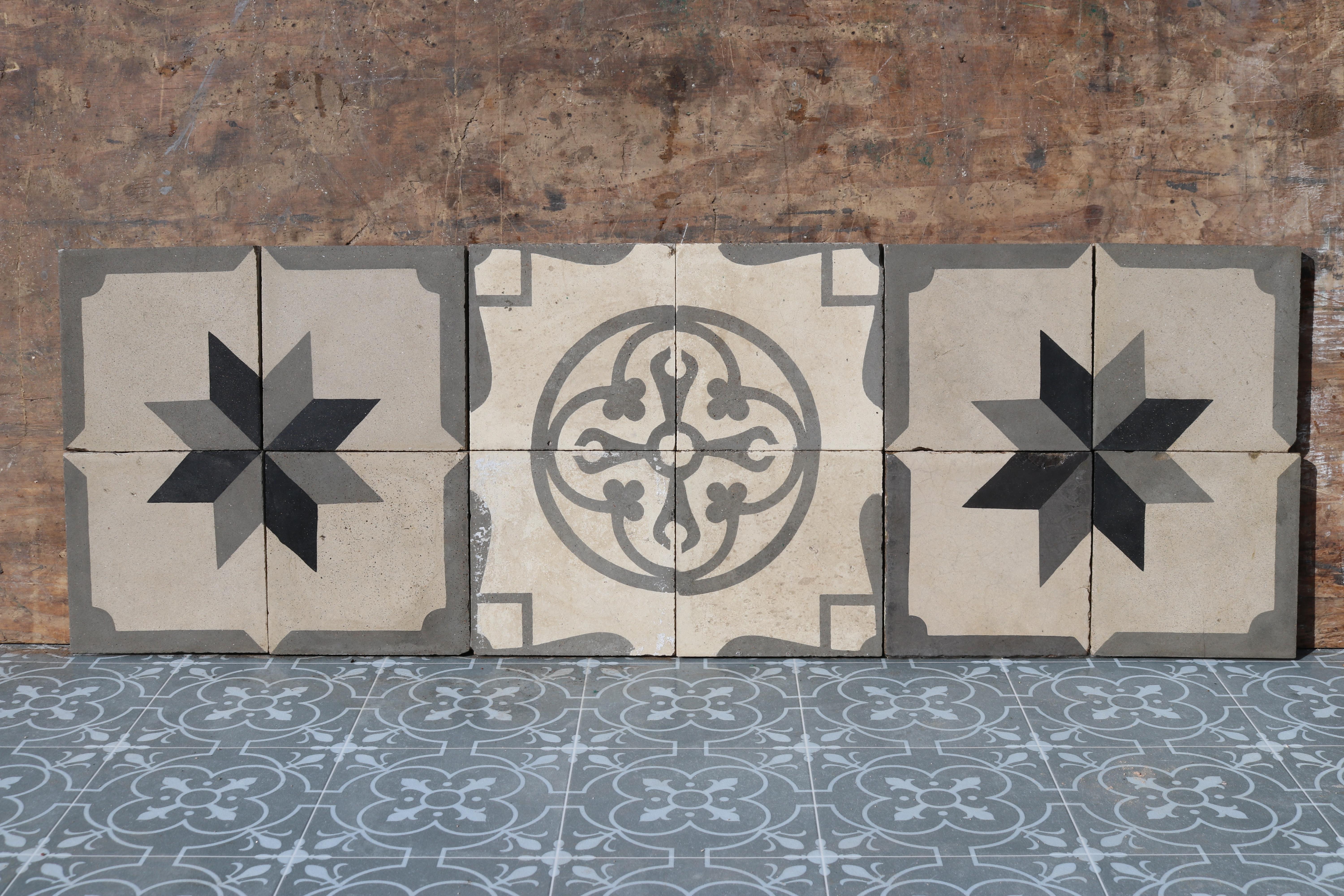 12 Reclaimed Patterned Encaustic Tiles In Fair Condition For Sale In Wormelow, Herefordshire