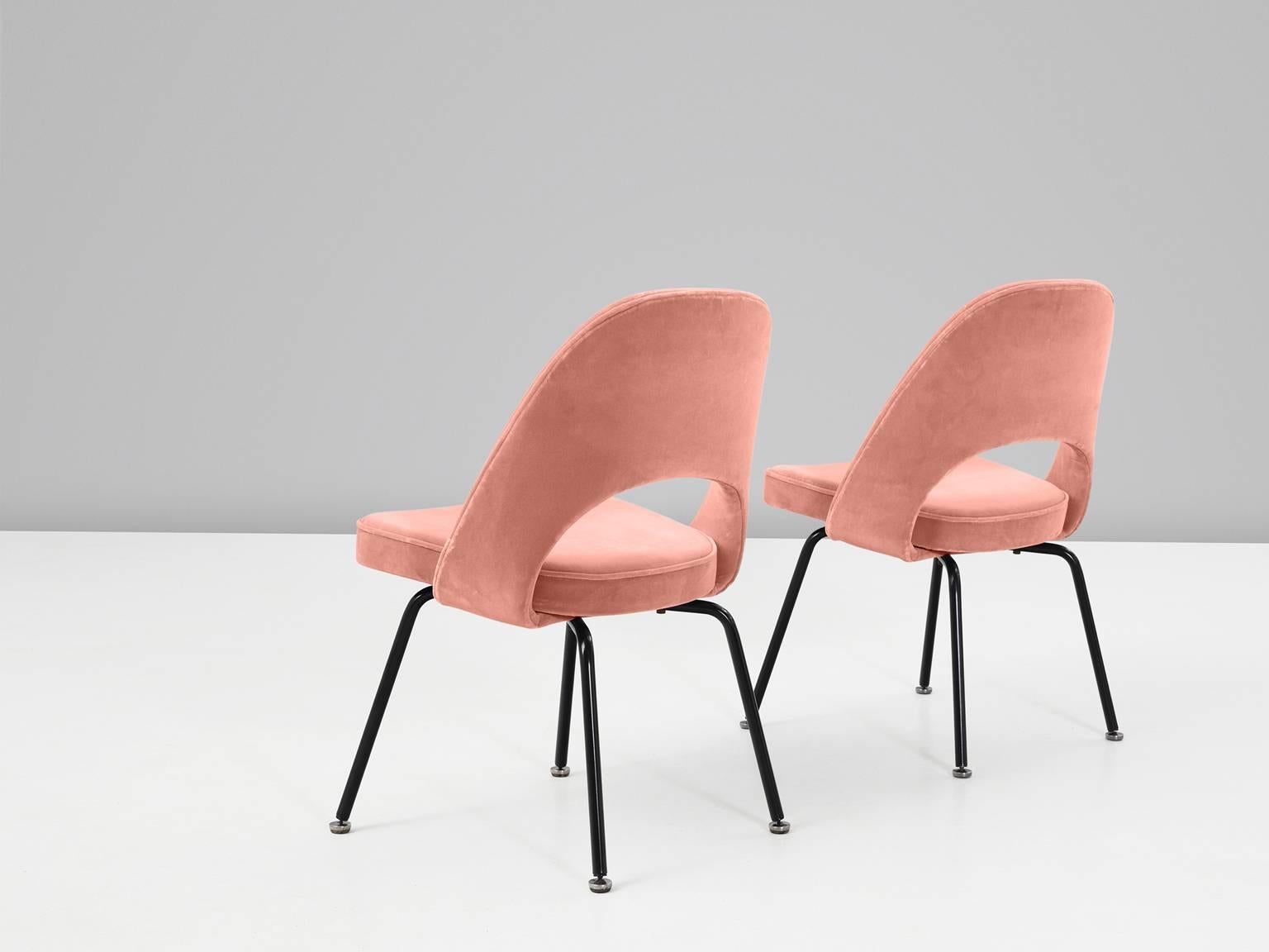12 Reupholstered Chairs by Eero Saarinen for Knoll International In Excellent Condition In Waalwijk, NL