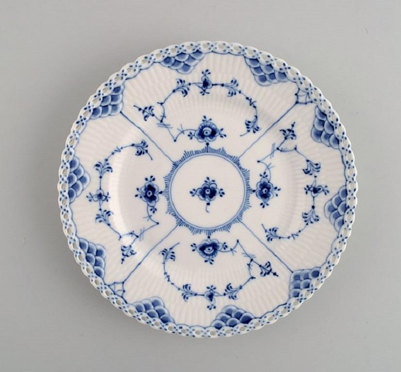 12 Royal Copenhagen Blue Fluted Full Lace Plates. 
Model number 1/1087. 
Mid-20th century.
Diameter: 17.5 cm.
In excellent condition.
Stamped.
1st factory quality.