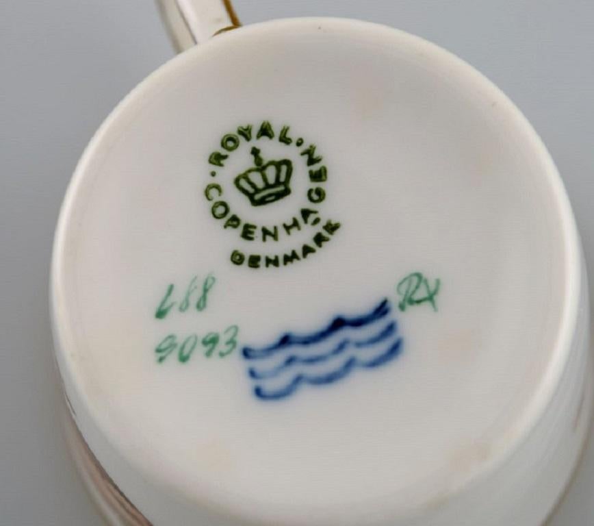 12 Royal Copenhagen Brown Rose Mokka / Kaffeetassen mit Untertassen (Mitte des 20. Jahrhunderts) im Angebot
