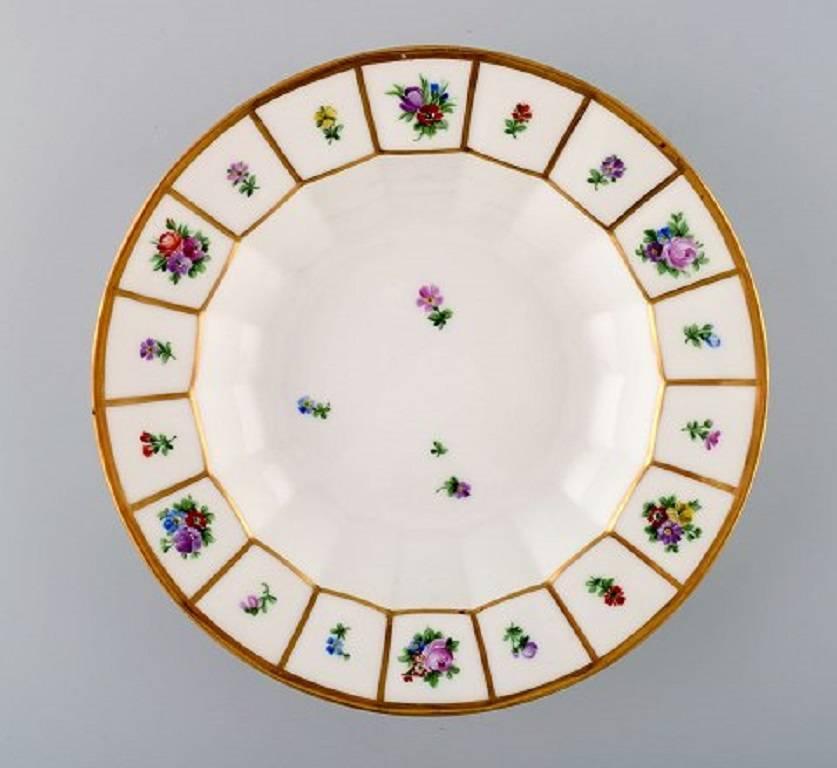 12 Royal Copenhagen Henriette. Hand-painted porcelain.
Henriette large soup plates no. 444/8546.
Measures: Diameter 24.5 cm, 5 cm deep.
In perfect condition.
1st. factory quality.