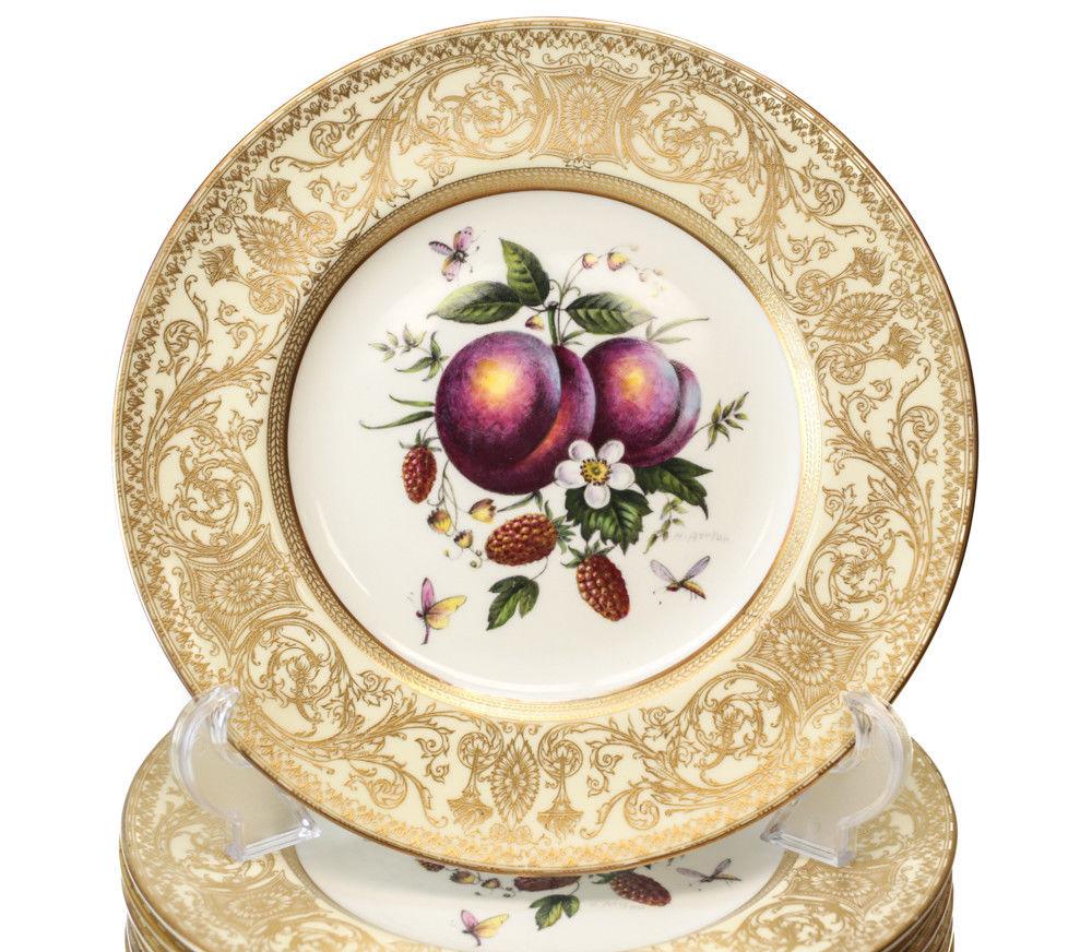 12 stunning Royal Worcester Harry Aytron porcelain cabinet plates, 1955. Beautiful hand painted fruits to the center and signed by the artist, H. Ayyron
