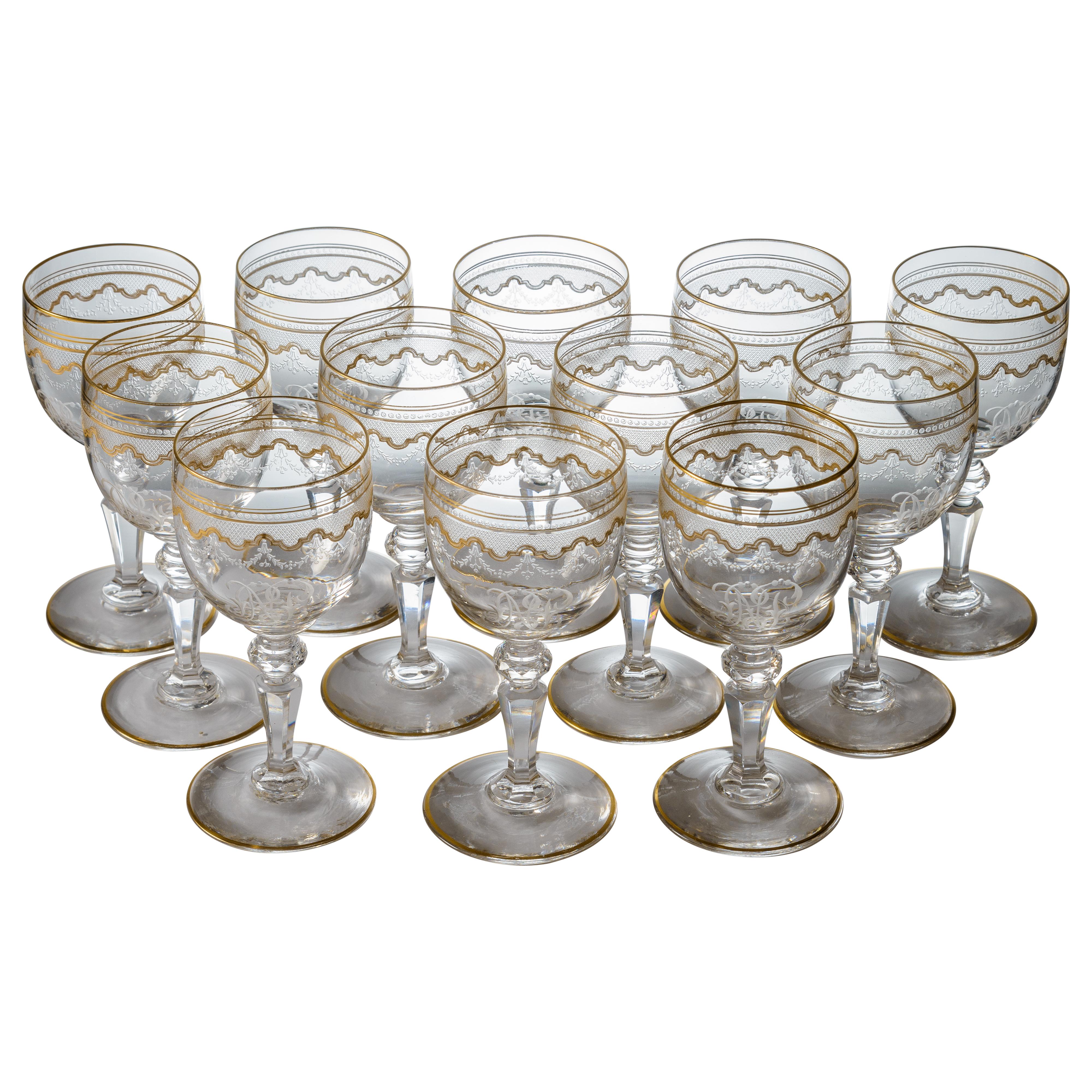 12 Saint Louis Gilt Decorated Wine Glasses With Cut Knob Stems, Antique In Good Condition For Sale In West Palm Beach, FL