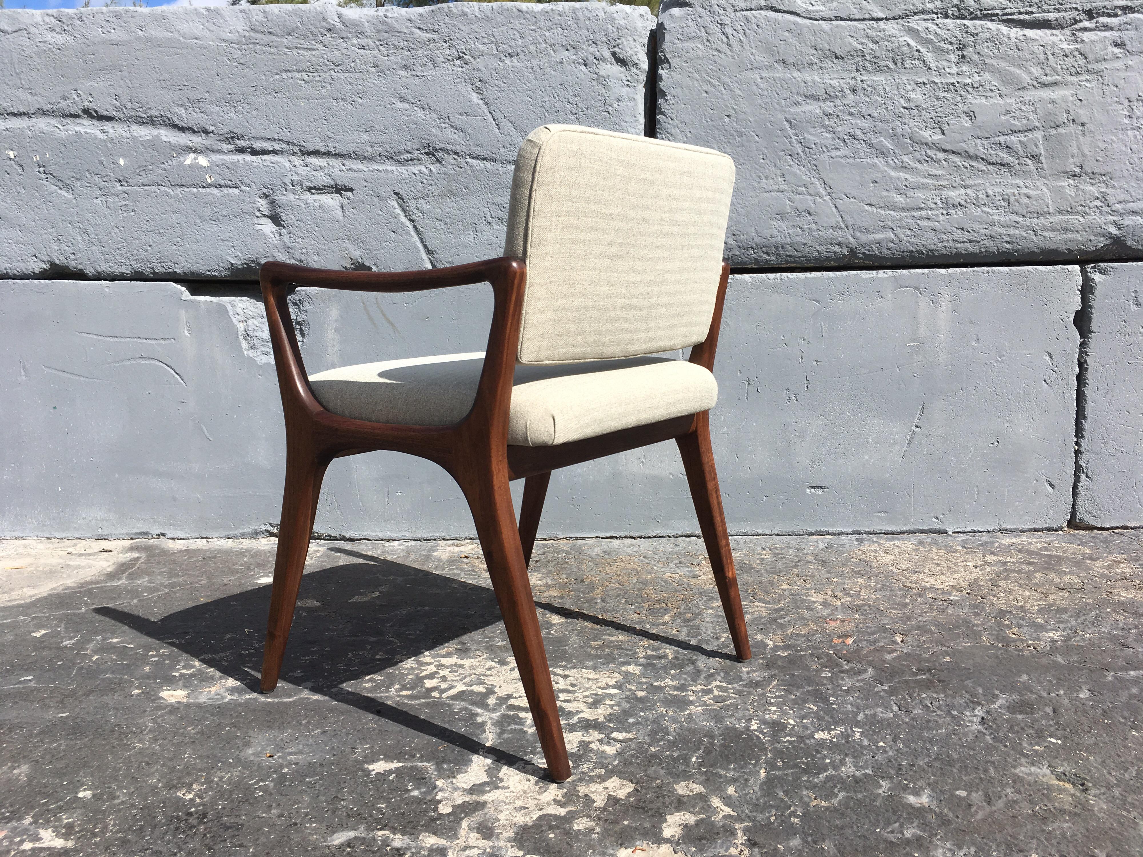 12 Sculptural Dining Arm Chairs in the Style of Gio Ponti For Sale 7