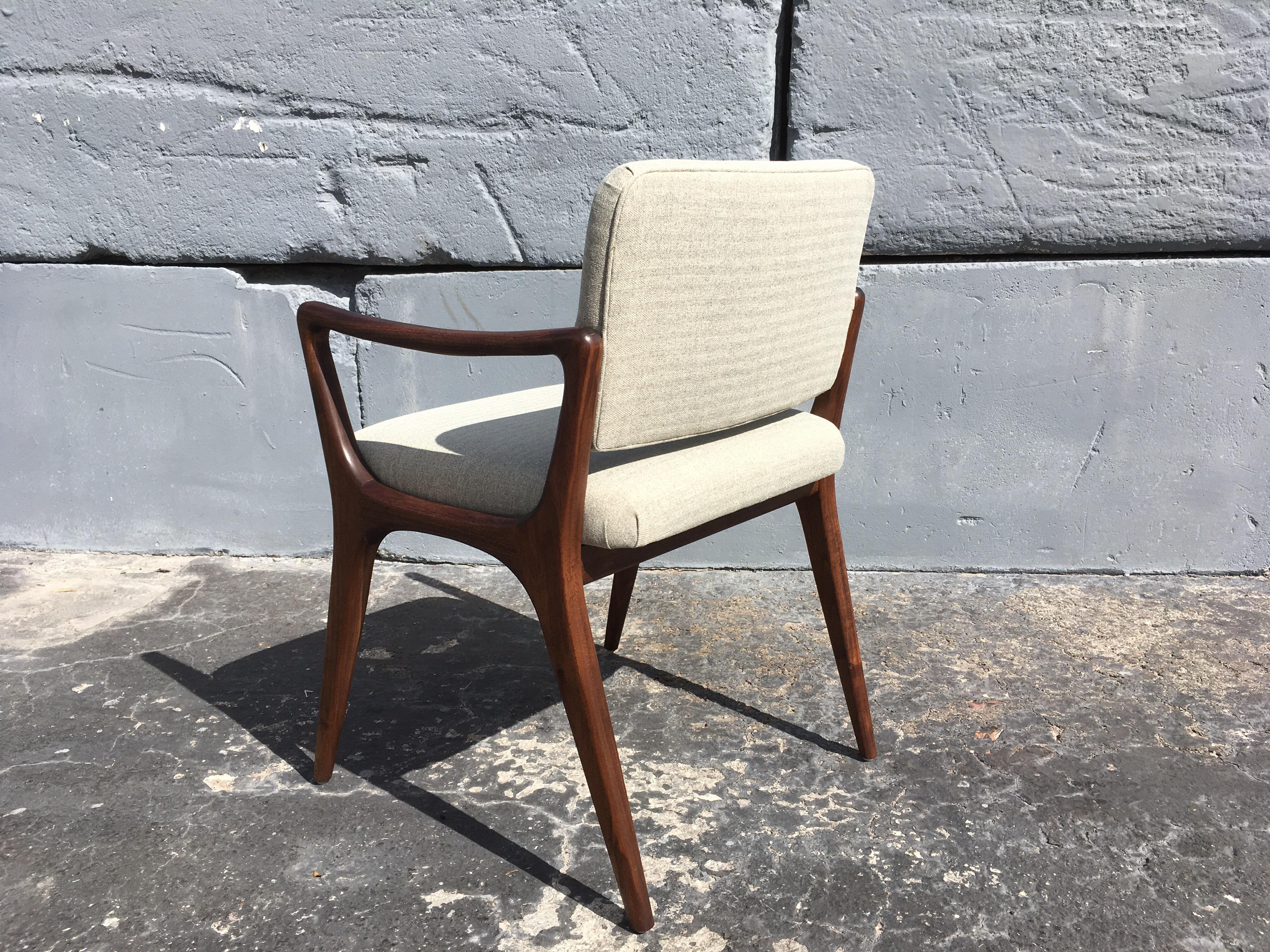 12 Sculptural Dining Arm Chairs in the Style of Gio Ponti For Sale 9