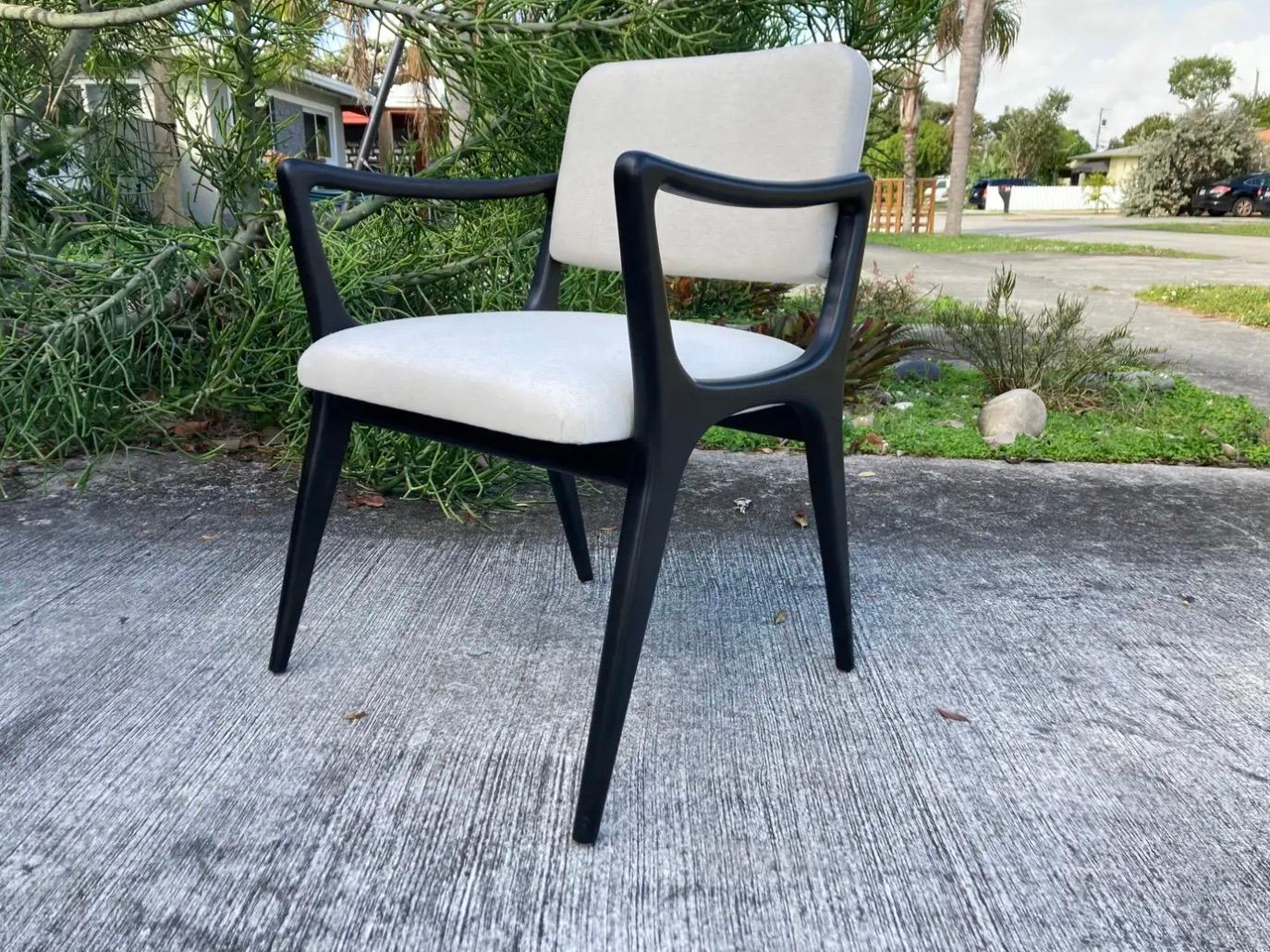 12 Sculptural Dining Arm Chairs in the Style of Gio Ponti For Sale 13