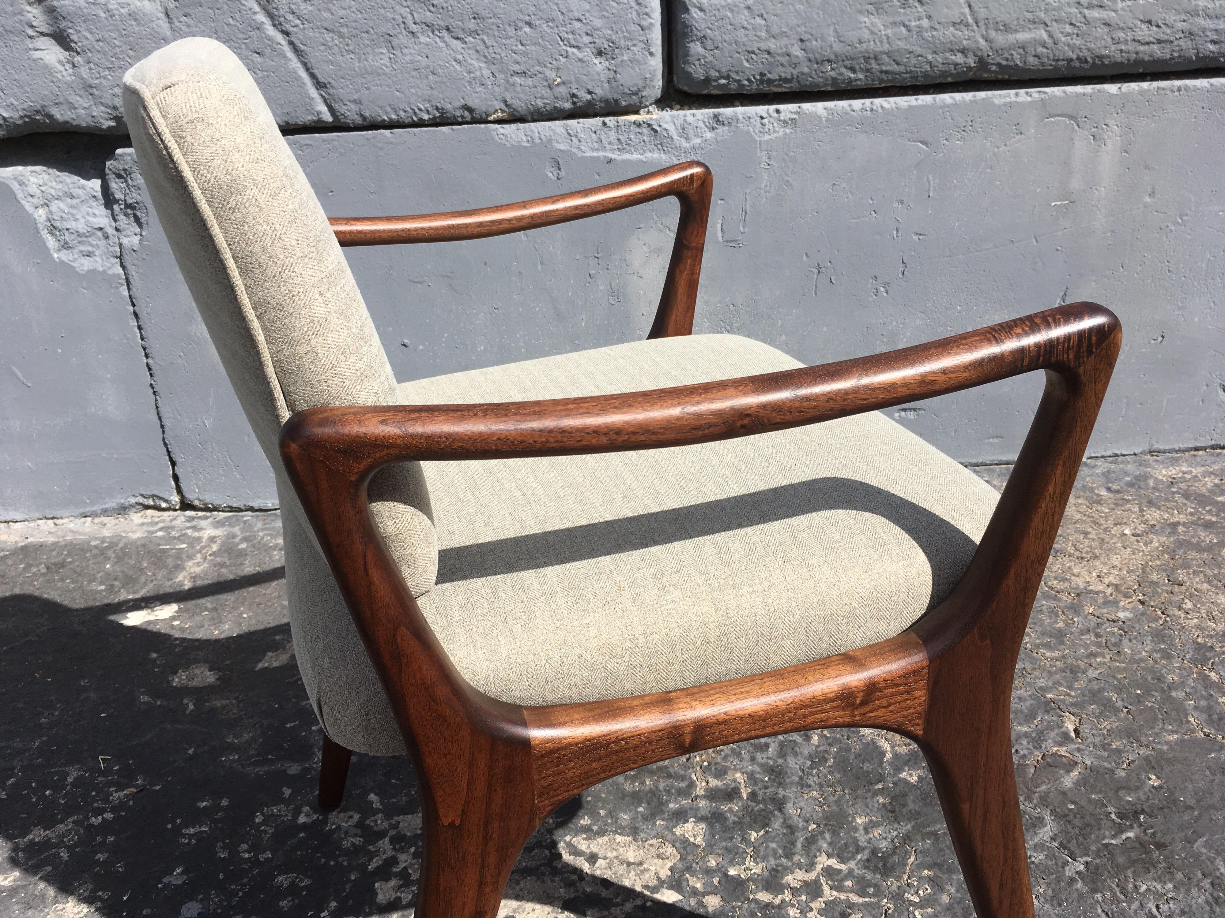 12 Sculptural Dining Arm Chairs in the Style of Gio Ponti For Sale 1
