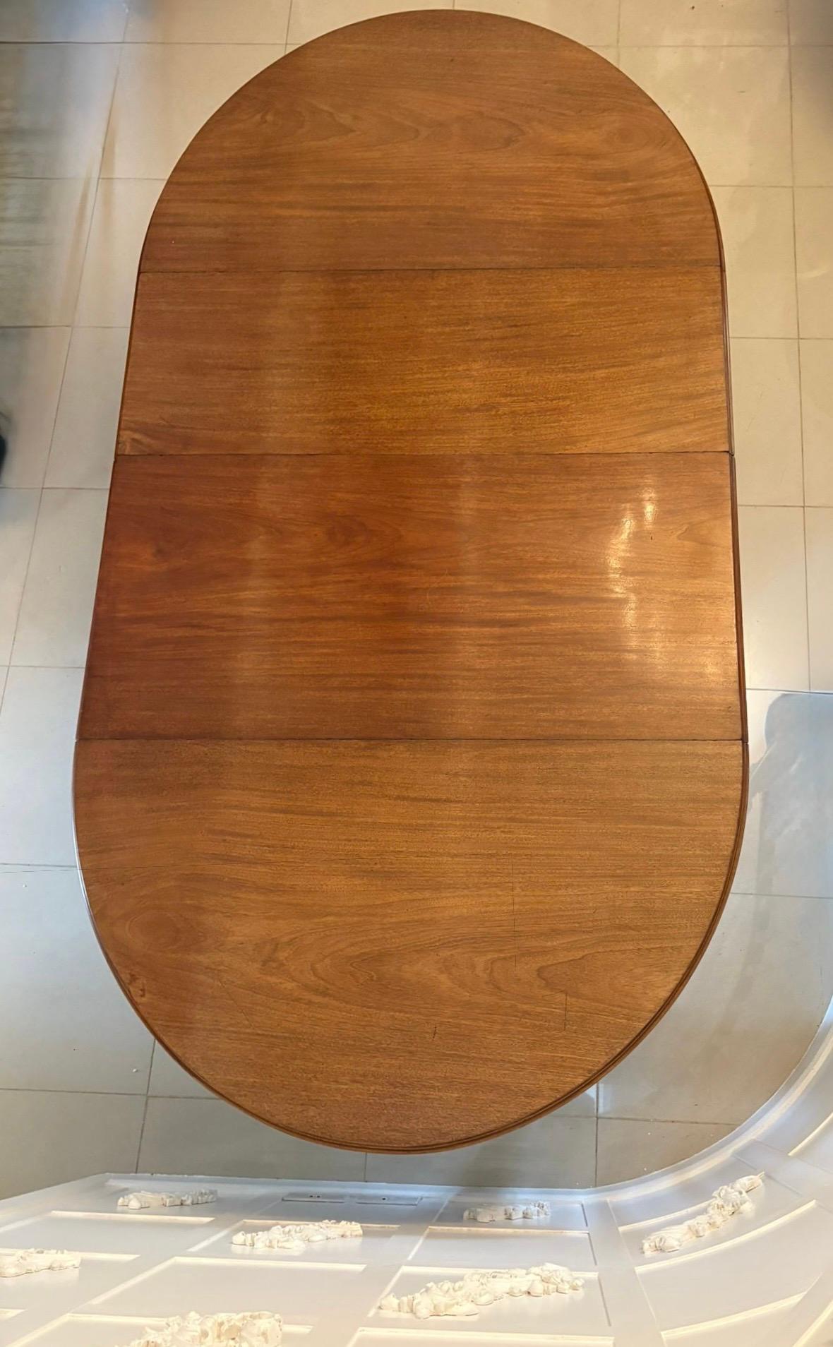 Table de salle à manger 12 places en acajou ancien figuré de qualité exceptionnelle en vente 1