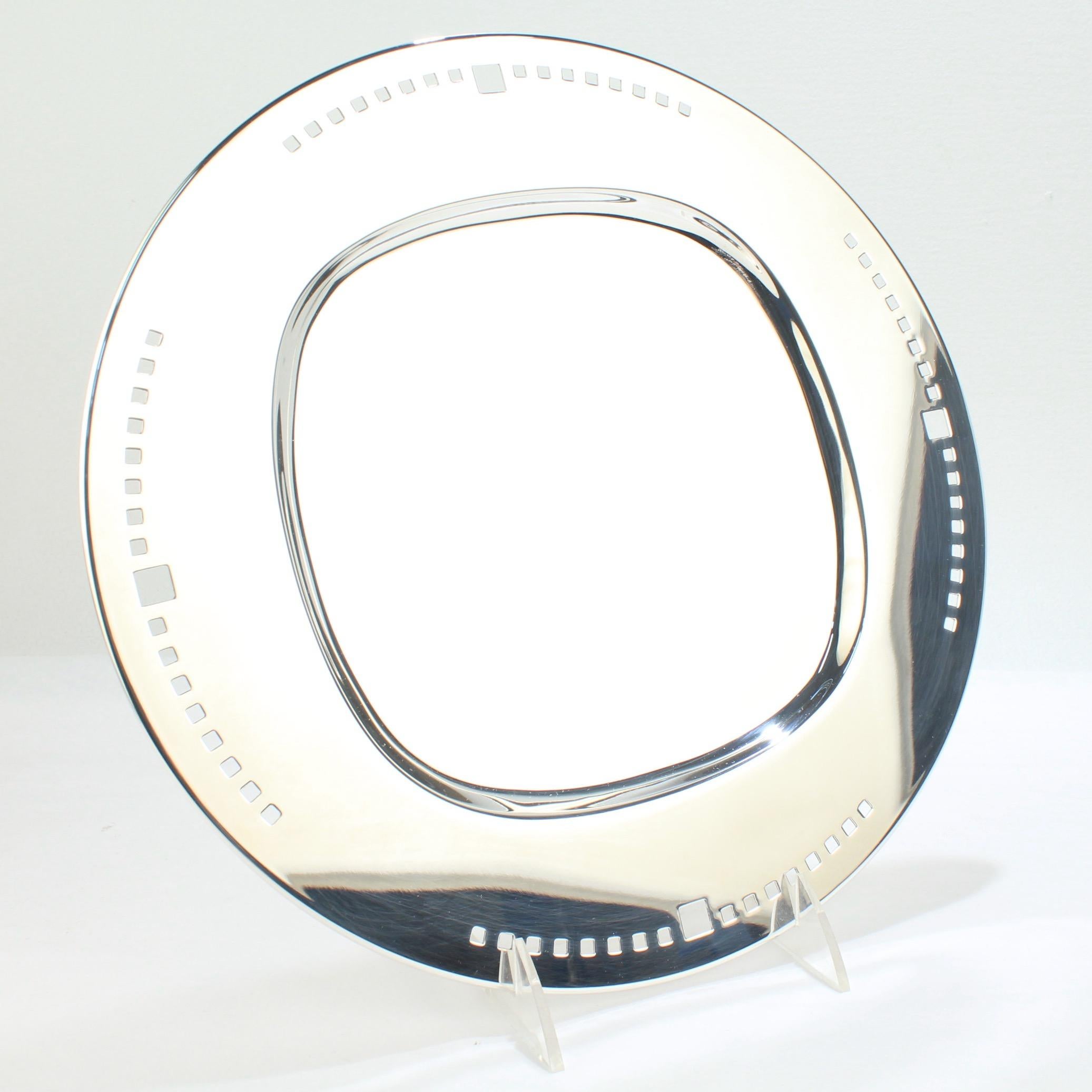 Versilberter Wolkenkratzer-Teller oder Tablett von Richard Meier für Swid Powell (Moderne) im Angebot