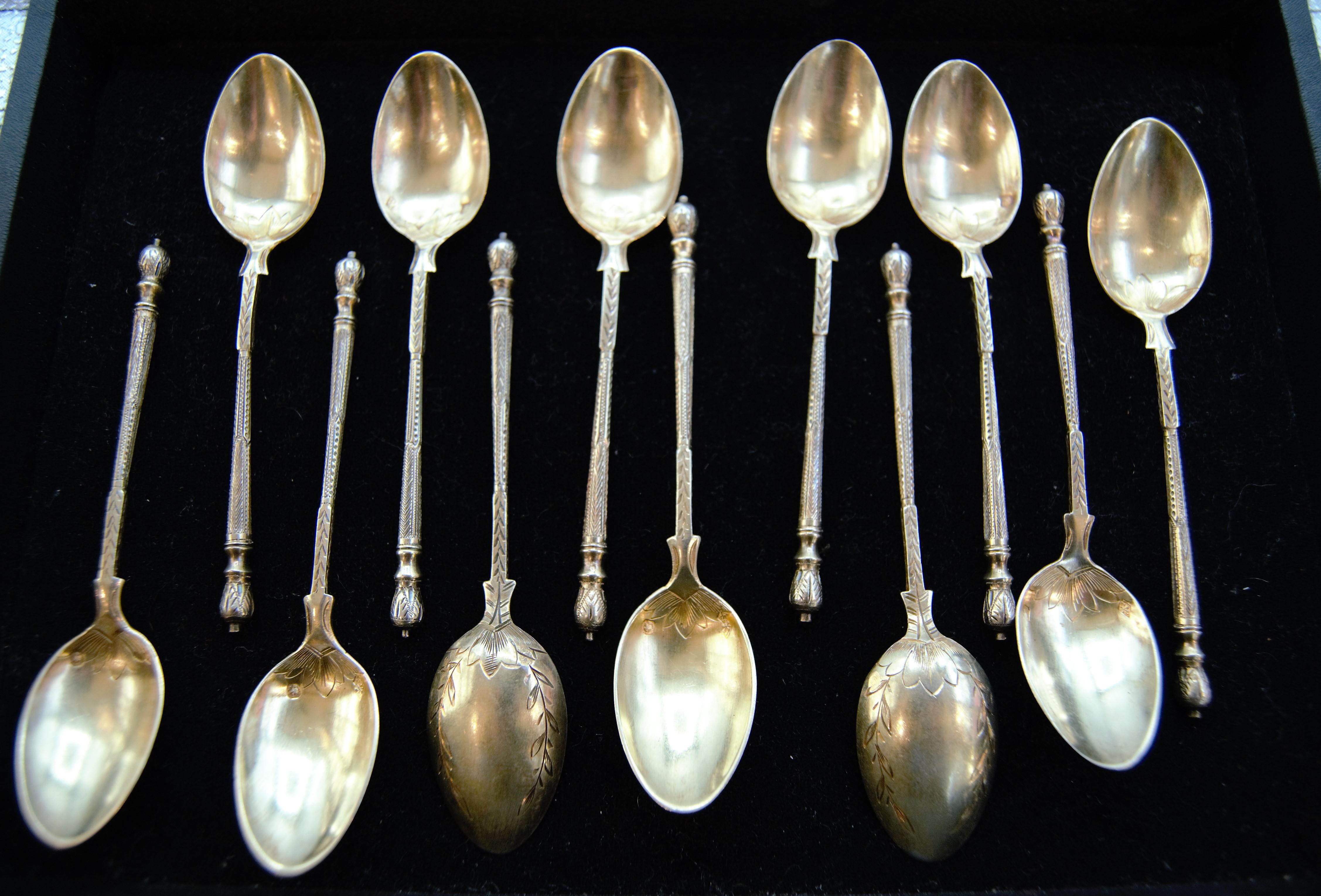 12 Small Vermeil, Solid Silver Gilded Spoons In Good Condition For Sale In Saint-Ouen, FR