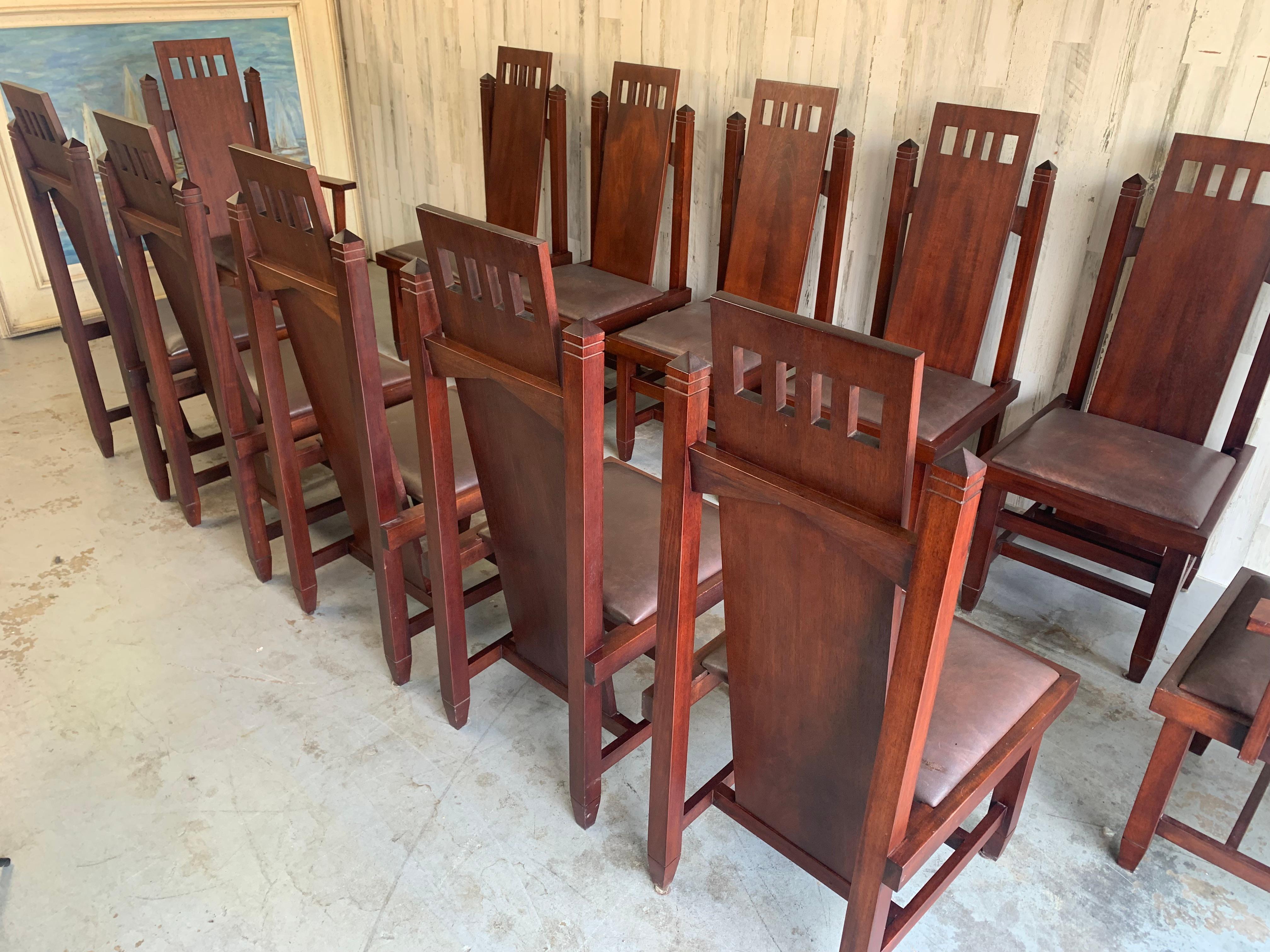 12 chaises de salle à manger de style Arts & Crafts en acajou massif en vente 3