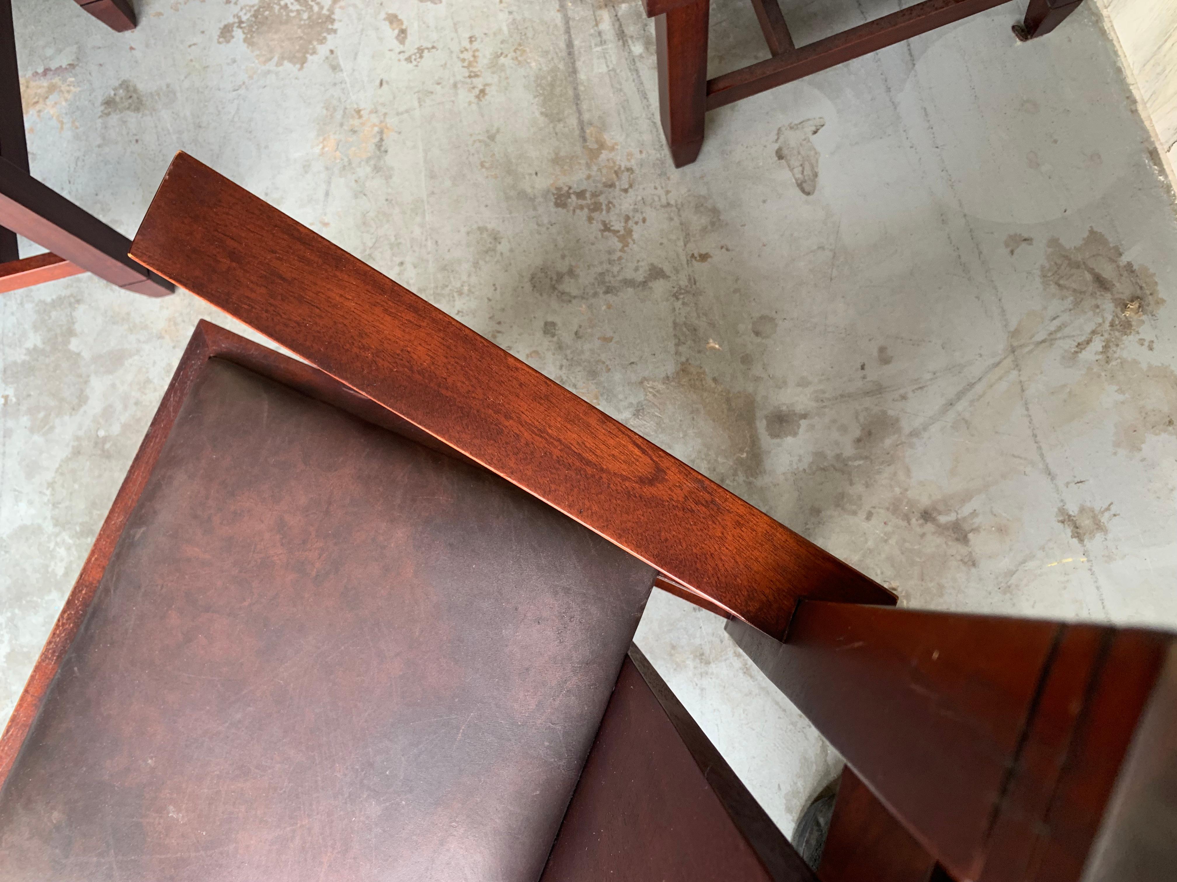 12 chaises de salle à manger de style Arts & Crafts en acajou massif en vente 6