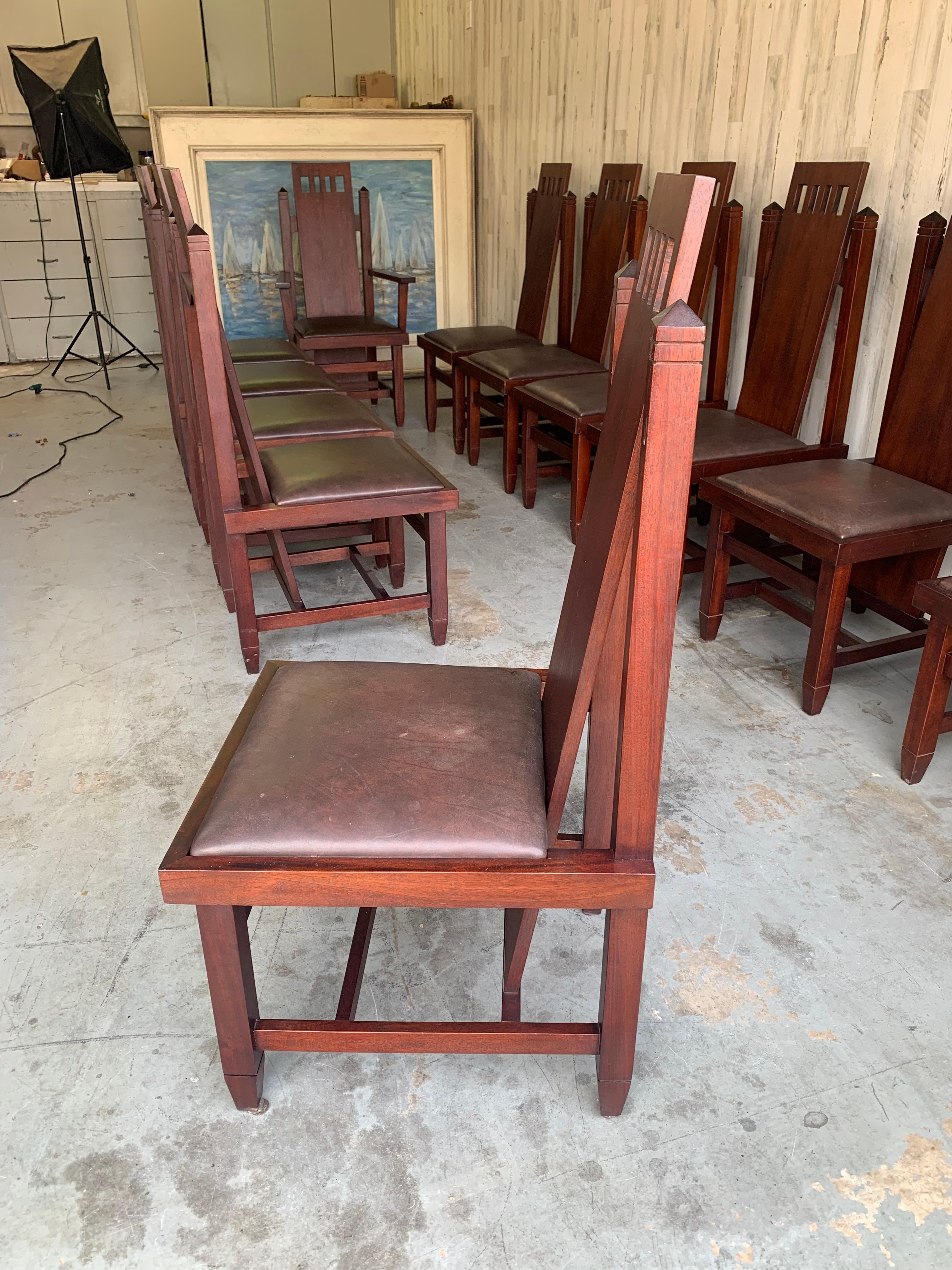 12 chaises de salle à manger de style Arts & Crafts en acajou massif en vente 9