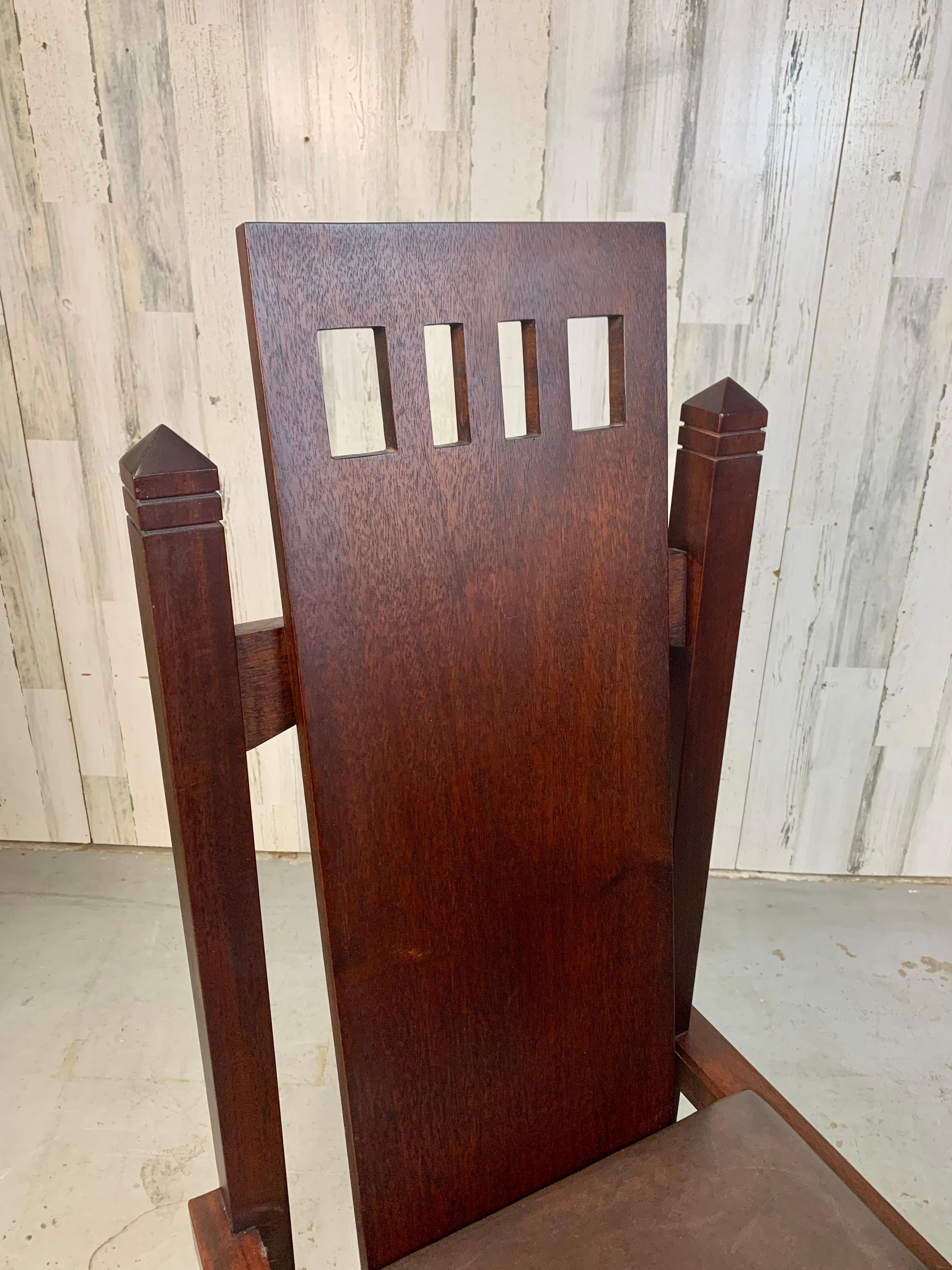 Fait main 12 chaises de salle à manger de style Arts & Crafts en acajou massif en vente