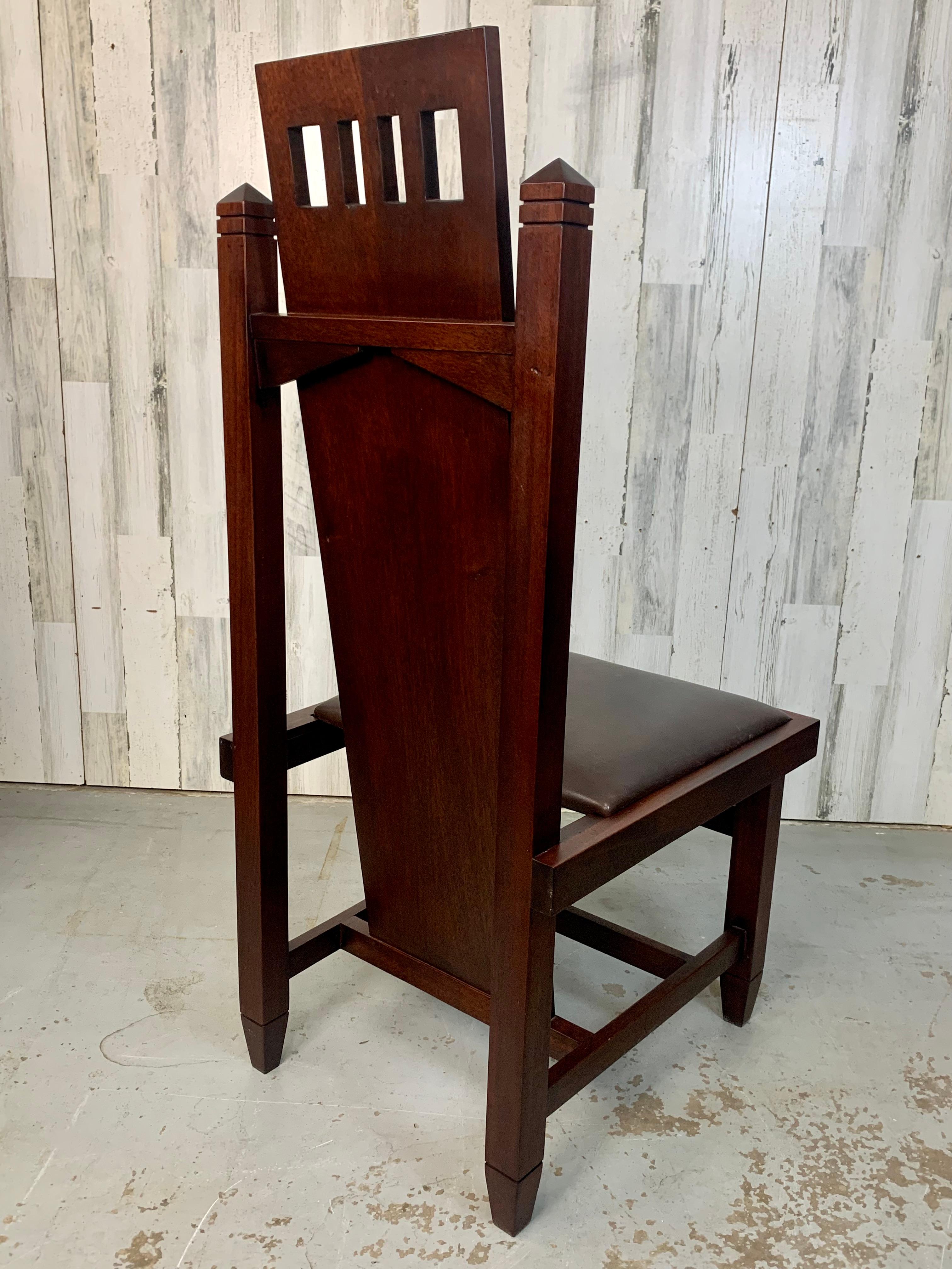 12 chaises de salle à manger de style Arts & Crafts en acajou massif Bon état - En vente à Denton, TX