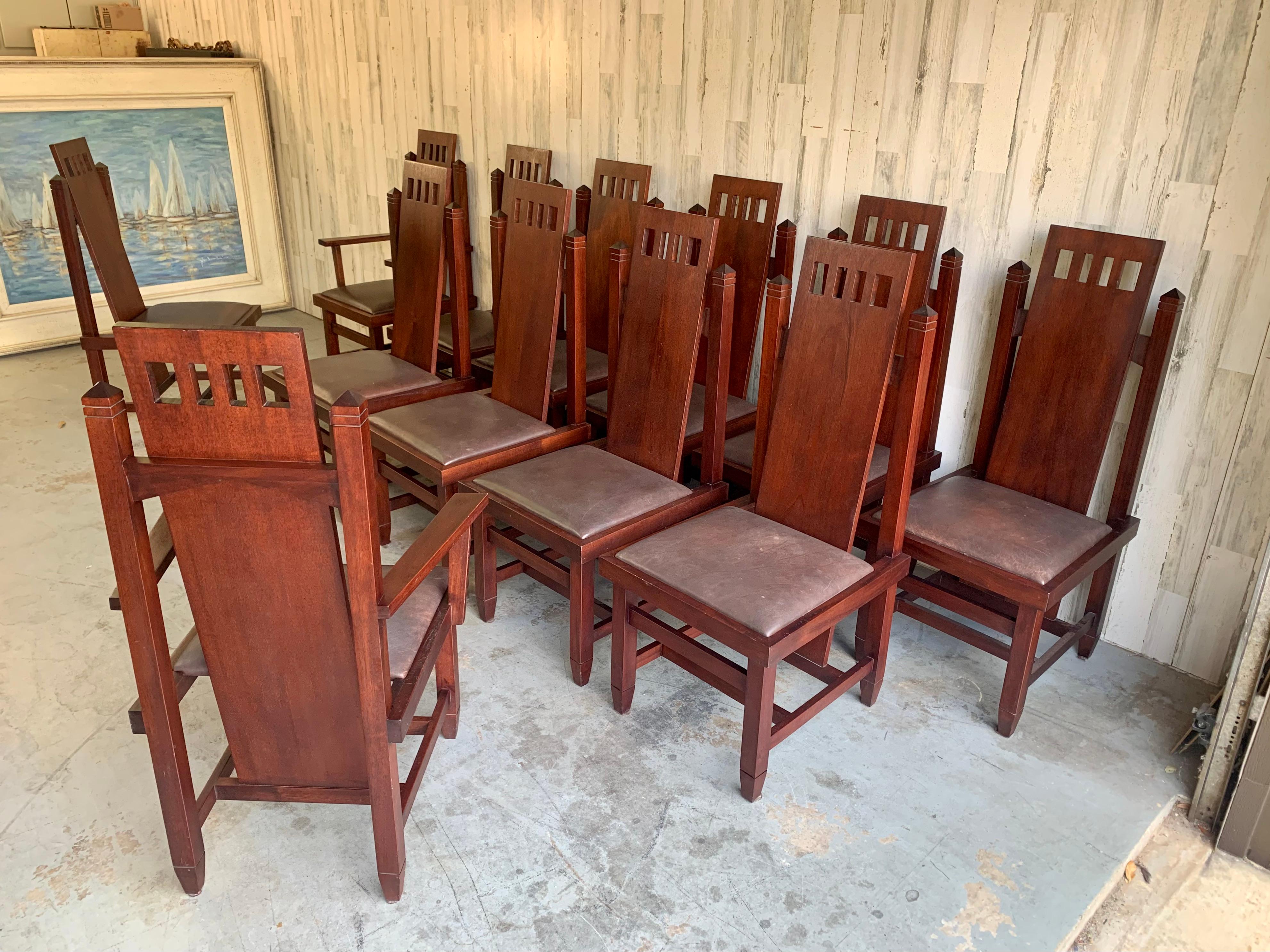 Naugahyde 12 chaises de salle à manger de style Arts & Crafts en acajou massif en vente