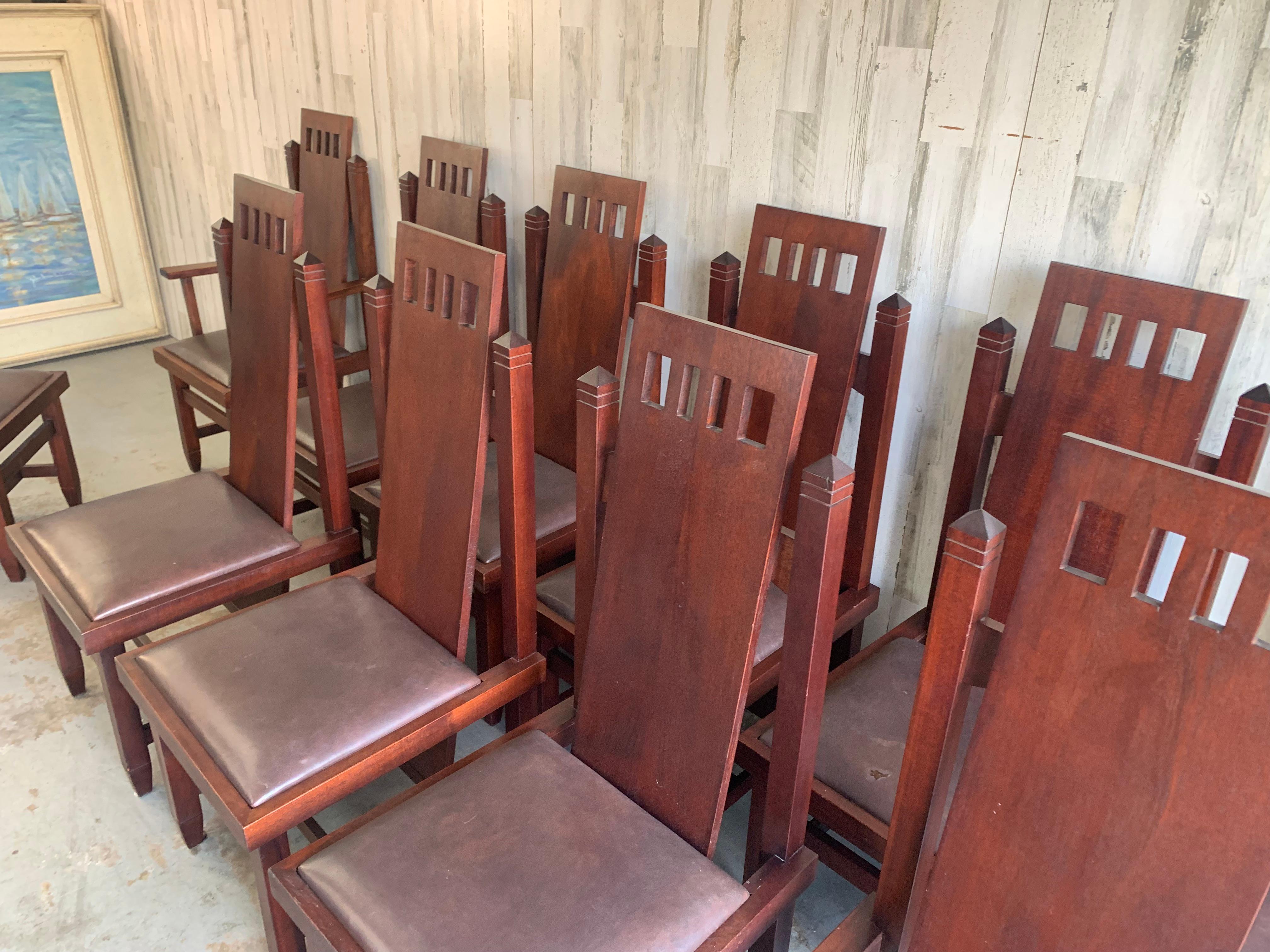 12 chaises de salle à manger de style Arts & Crafts en acajou massif en vente 1