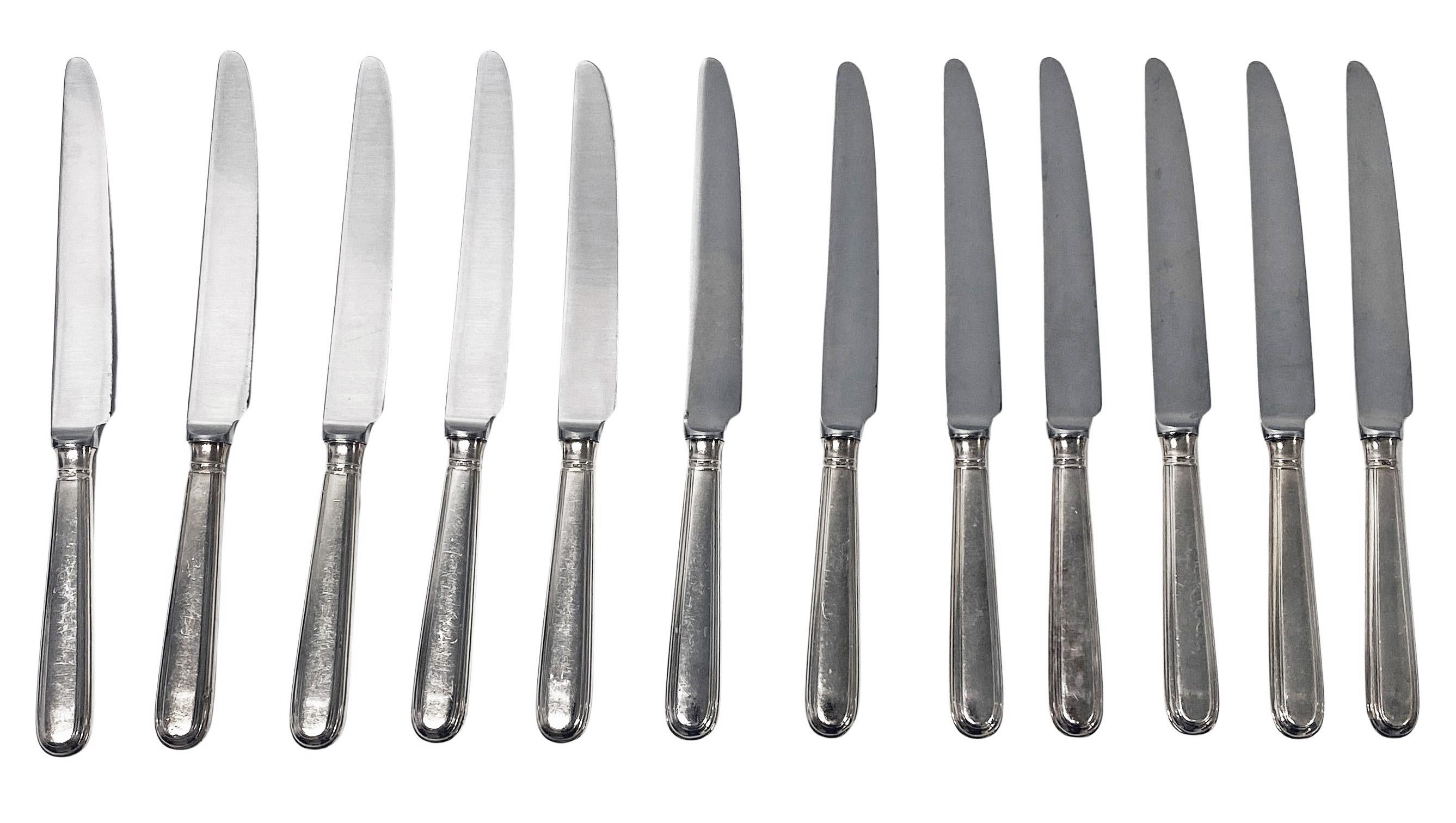20th Century 12 Sterling Silver dinner knives Old English Thread pattern English hallmarks For Sale