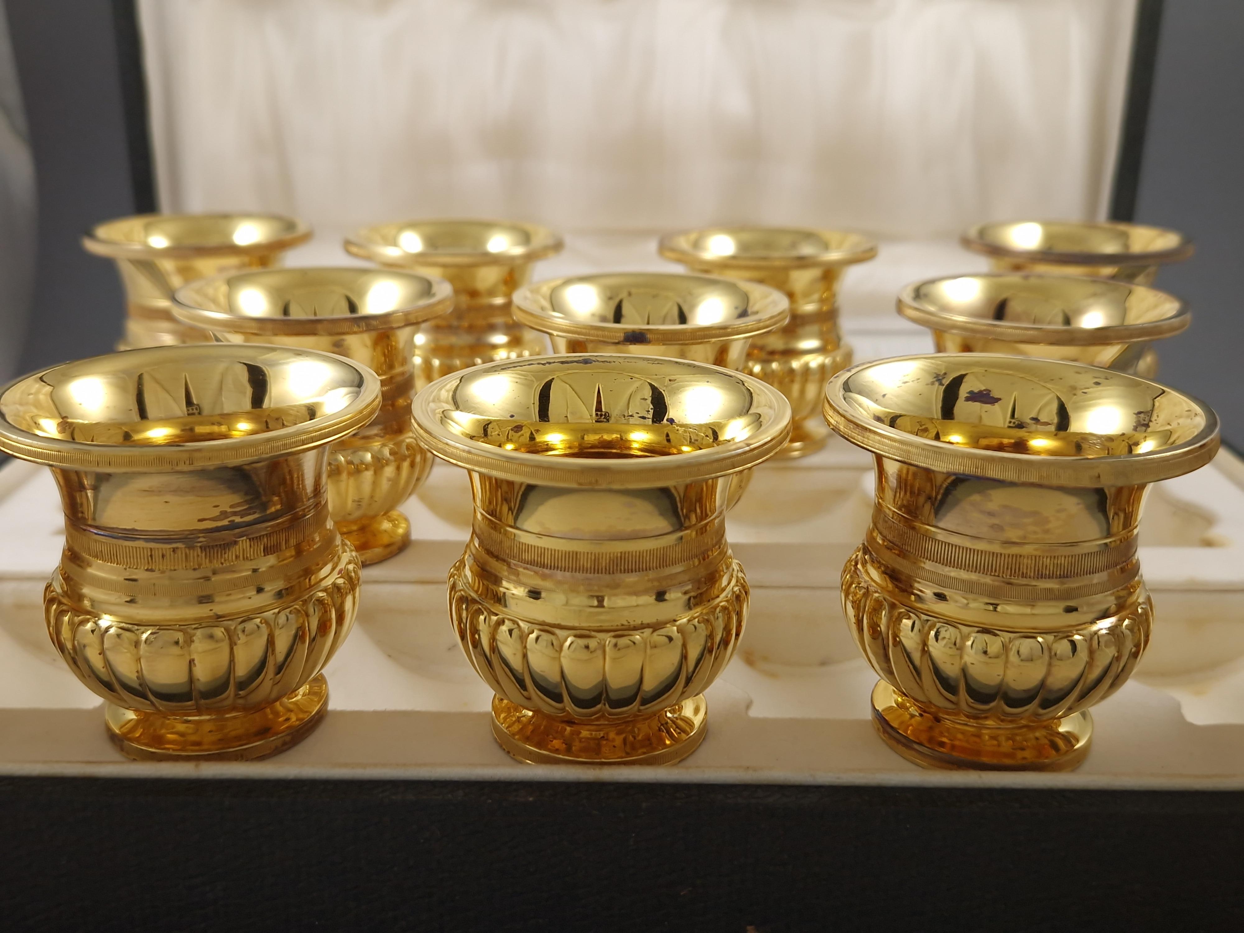 12 jarrones de plata de ley dorada en Excelente estado para la venta en Saint-Ouen, FR
