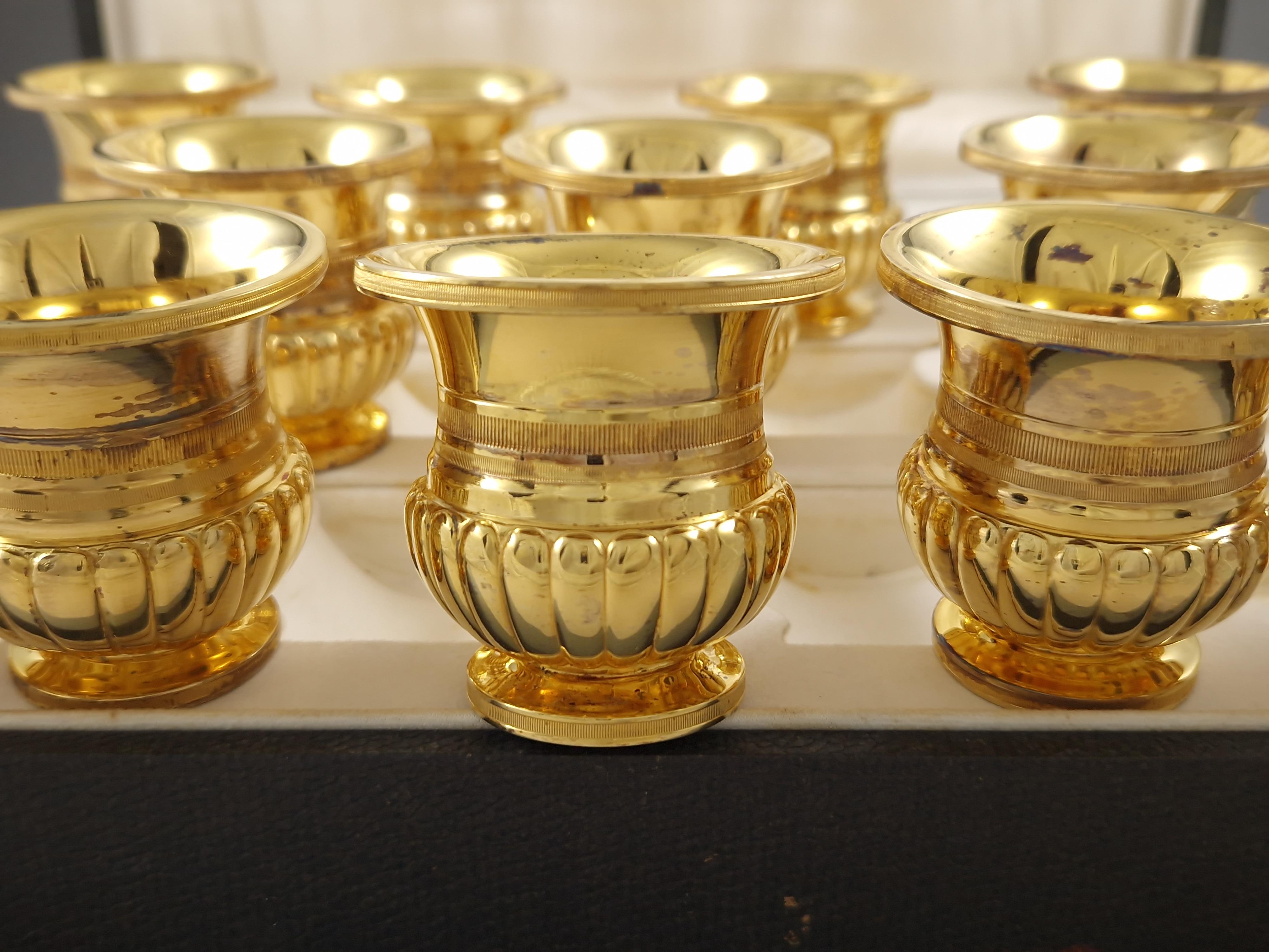 12 jarrones de plata de ley dorada Plata esterlina en venta