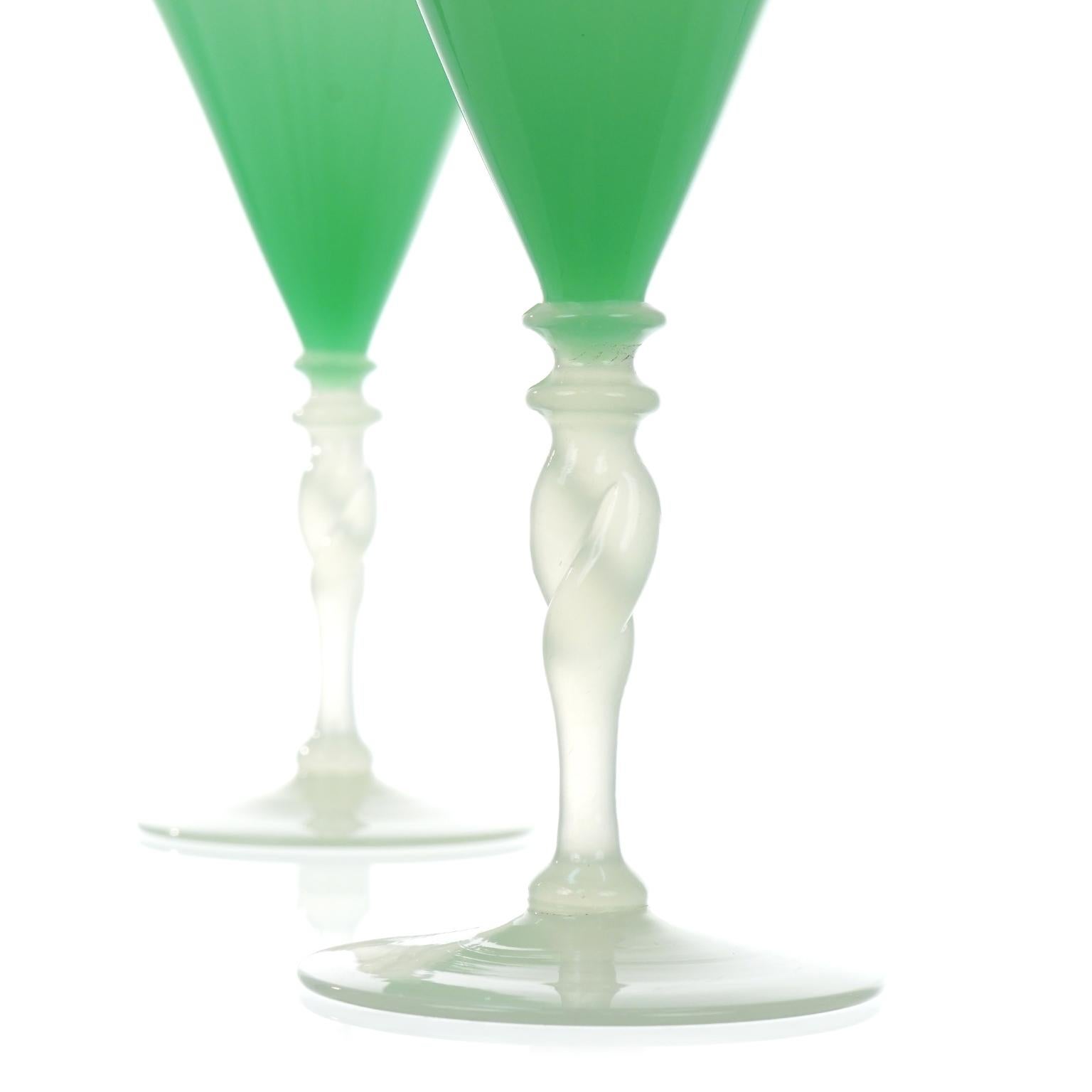 Verre 12 gobelets à eau Art Déco Steuben en jade et albâtre en vente