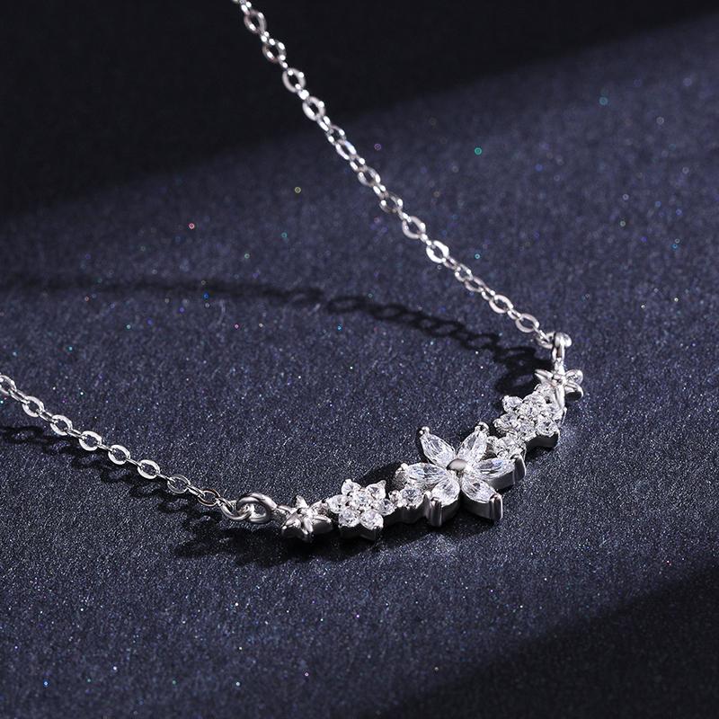 1.2 TCW Natural Diamond Flower Necklace in 14kt White Gold In New Condition For Sale In Okemos, MI