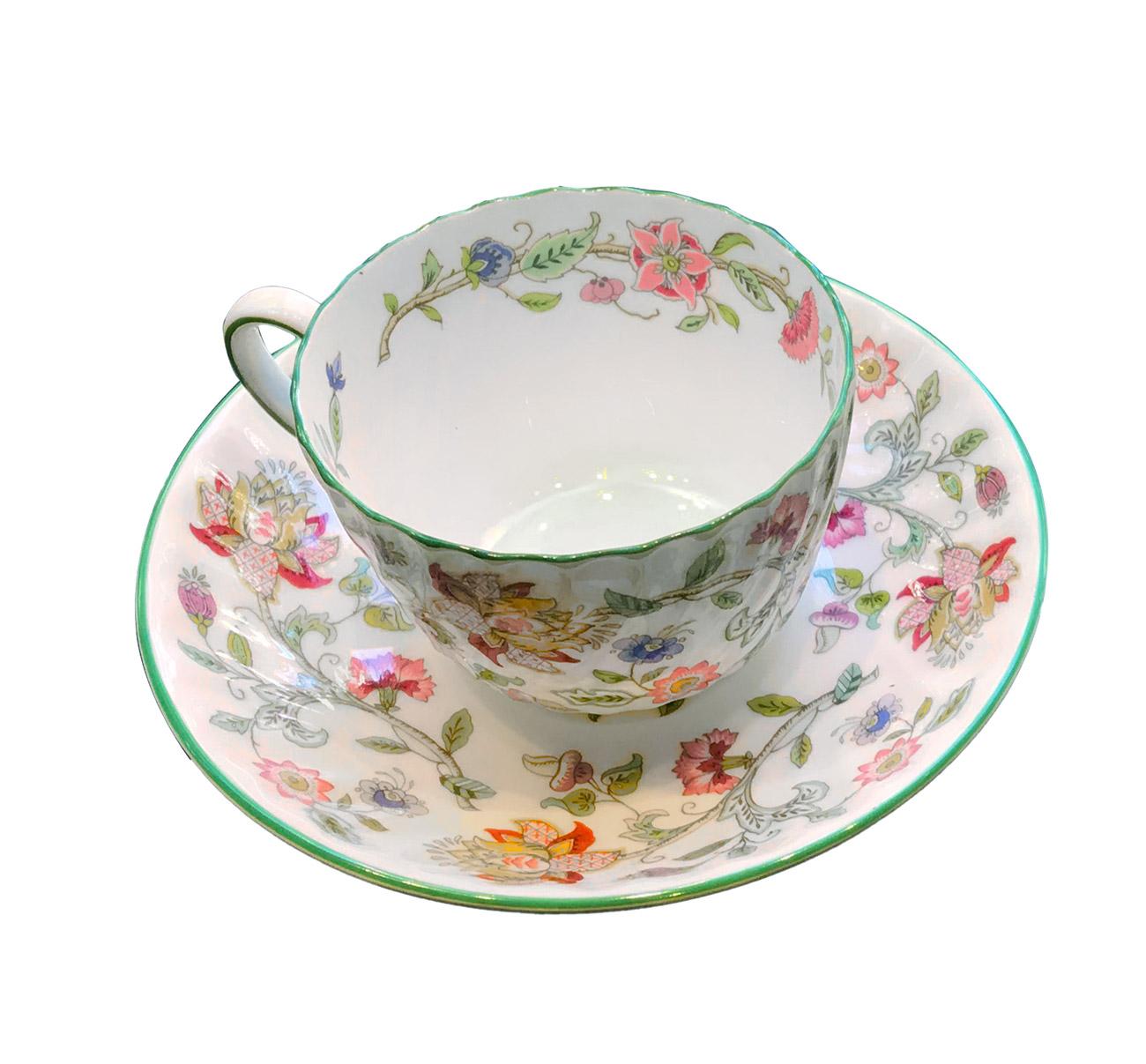 Anglais 12 Tasses à thé et soucoupes en porcelaine à os de Minton en porcelaine Haddon Hall en vente