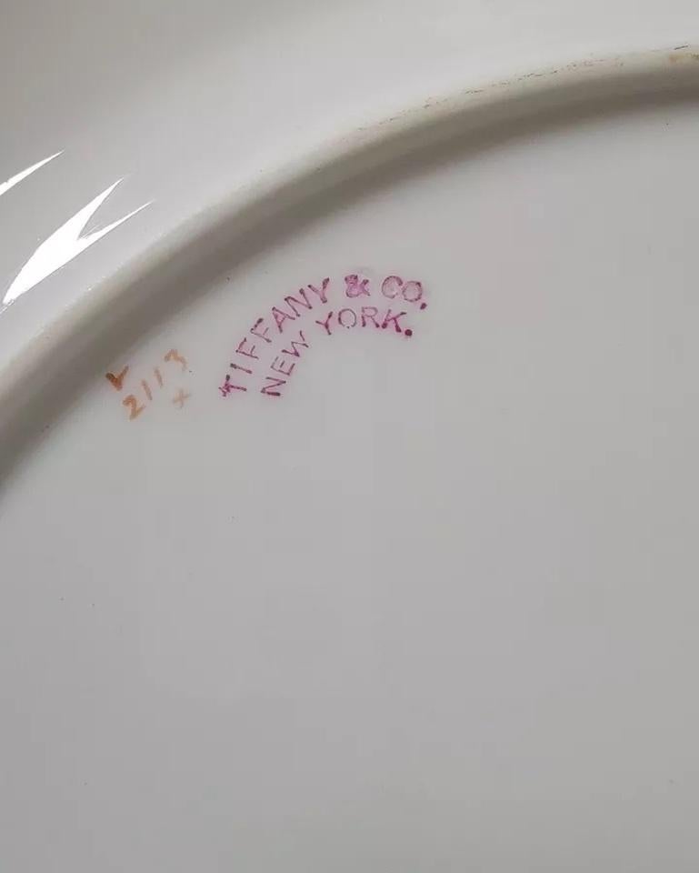 Inglese 12 Piatti per la cena in porcellana bianca placcata oro di Tiffany & Co.