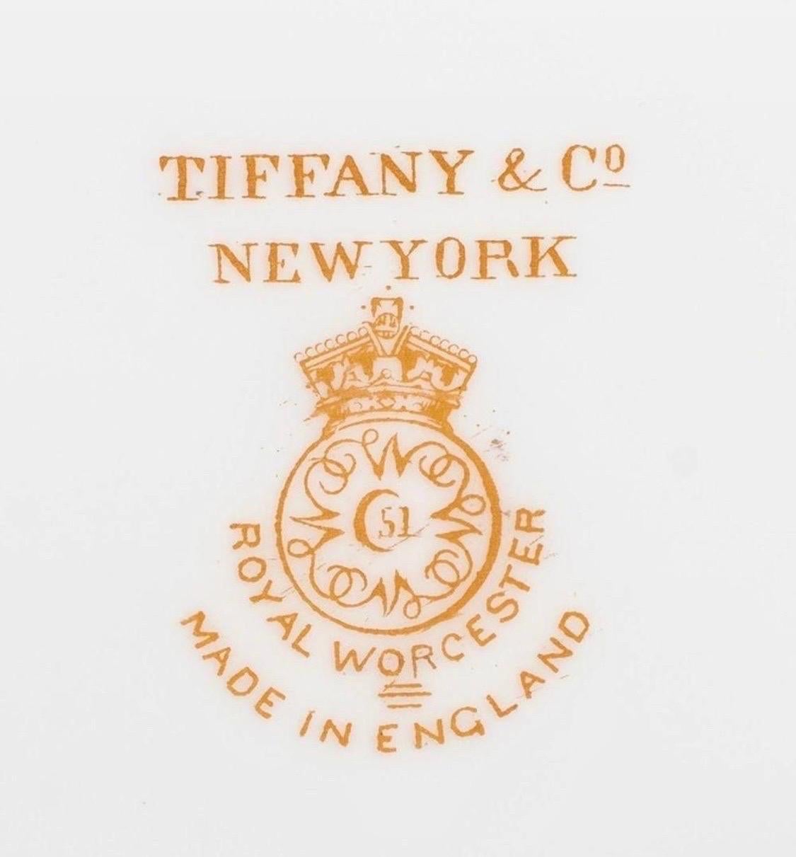 Néoclassique 12 assiettes Tiffany incrustées d'or de Royal Worchester en vente