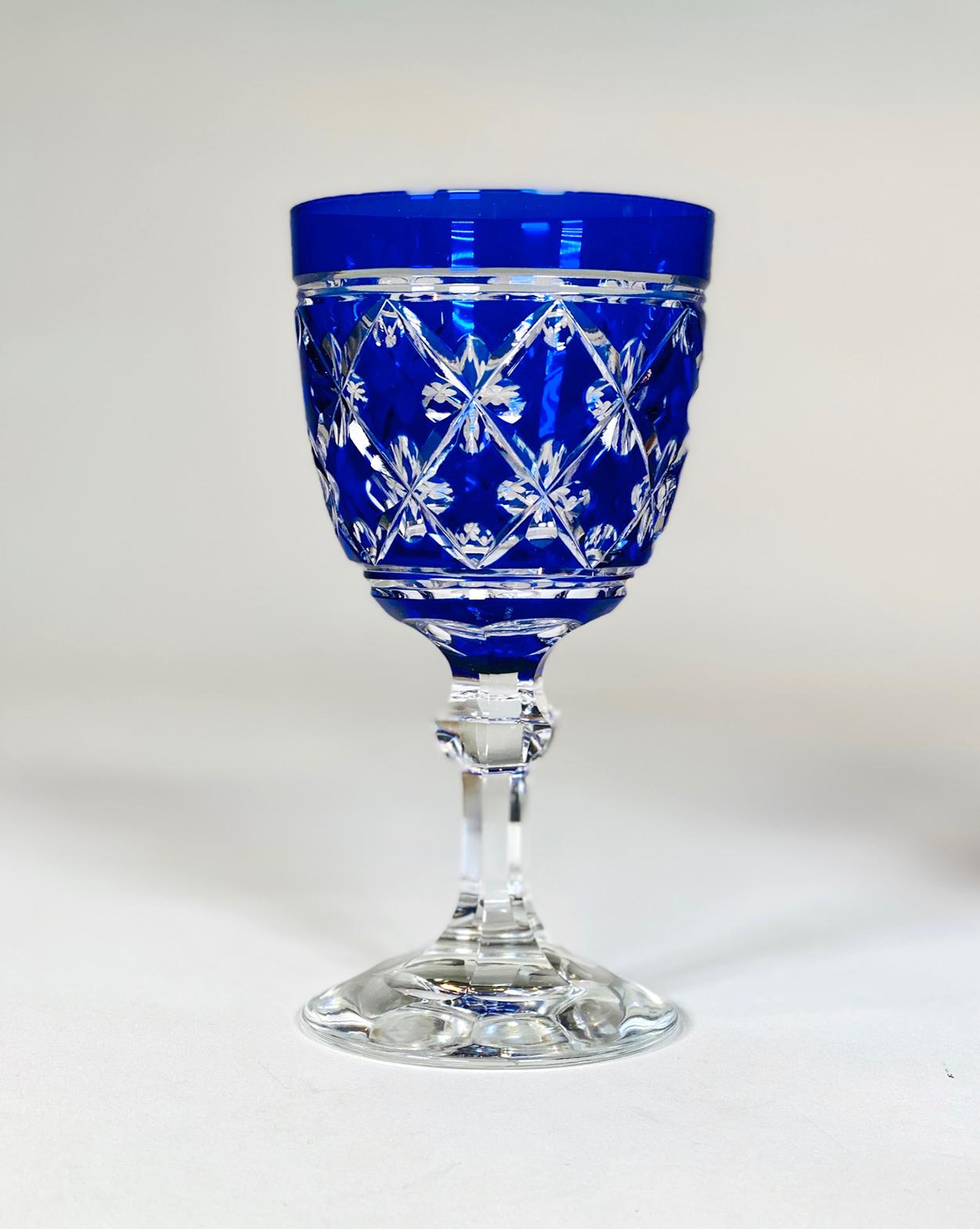 Belge 12 verres Val St. Lambert taillés en cobalt sur transparent à motif « cathédrale napoléonien » en vente