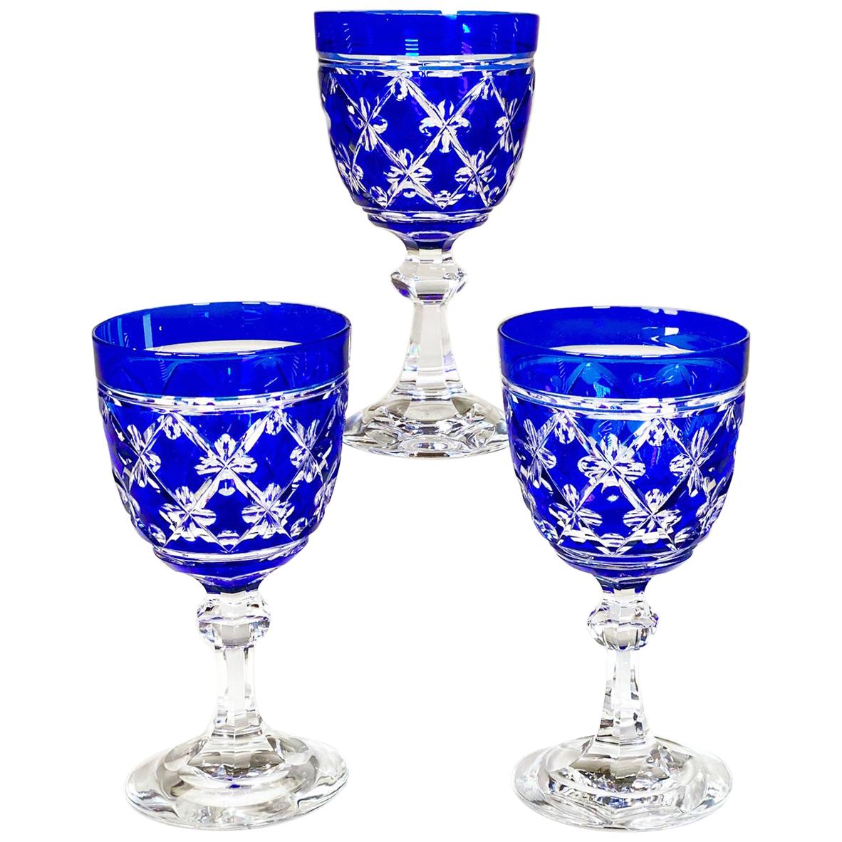 12 verres Val St. Lambert taillés en cobalt sur transparent à motif « cathédrale napoléonien »