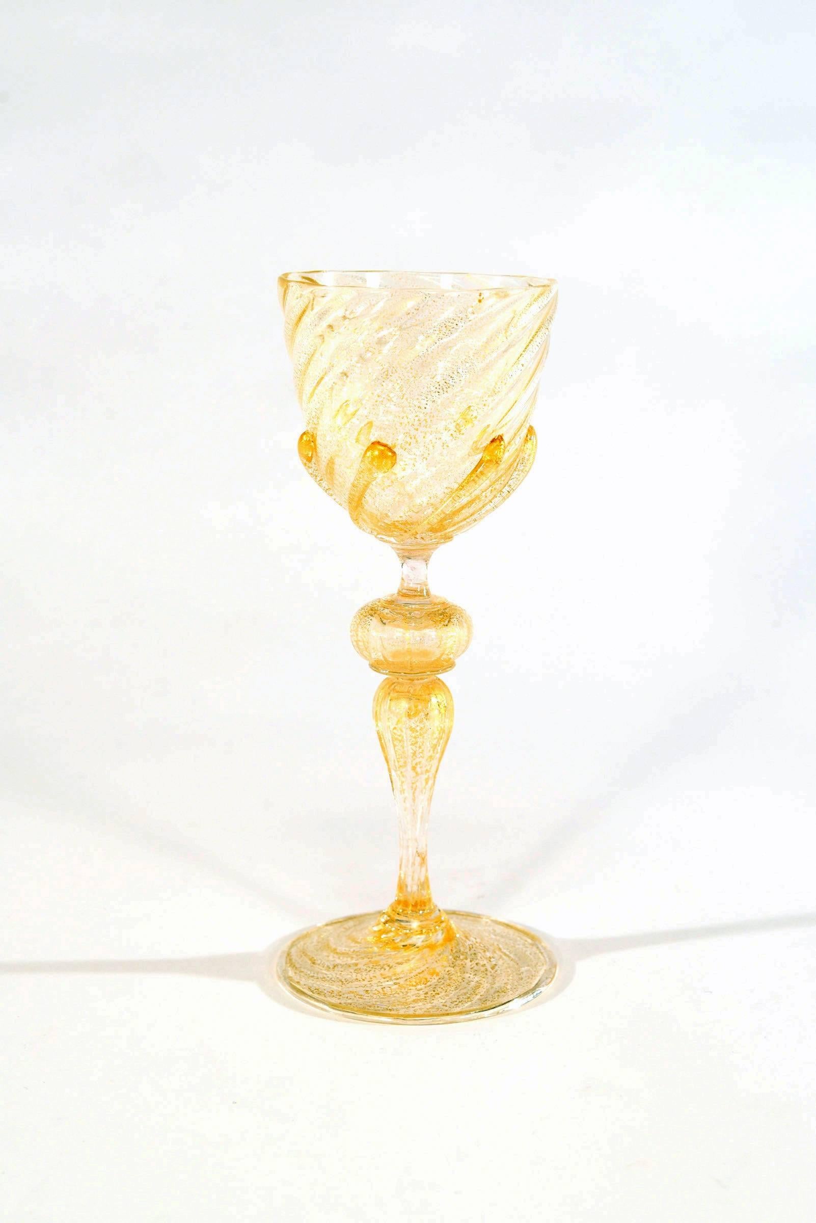 12 Venetian Salviati Large Goblets W/ Gold Leaf Inclusions & Applied Prunts  In Excellent Condition For Sale In Great Barrington, MA
