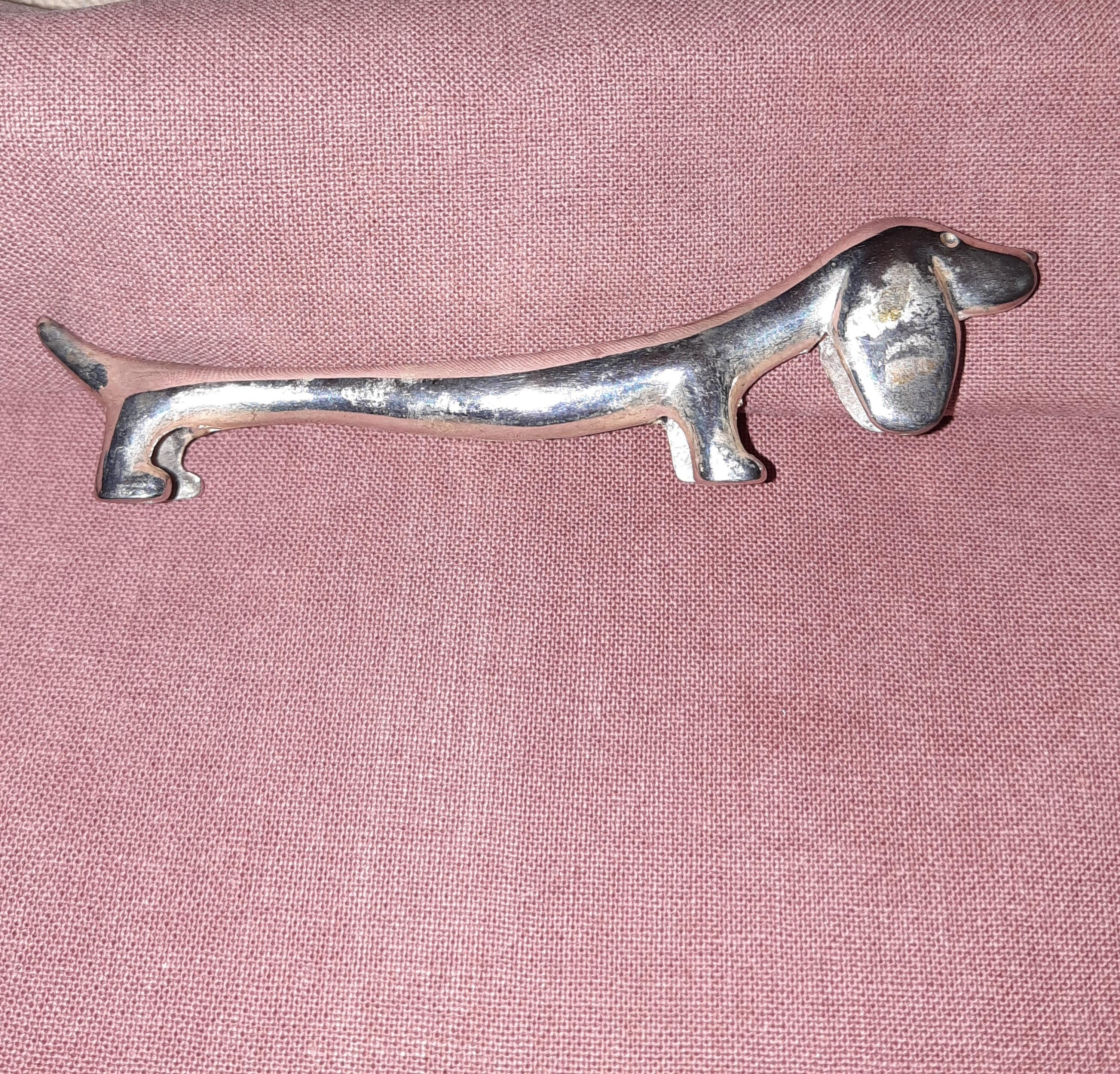 A fine set of 12 silver plated cast French Dachshund knife or chopstick rests C 1950 in their original boxes 
Size
Height 3/4