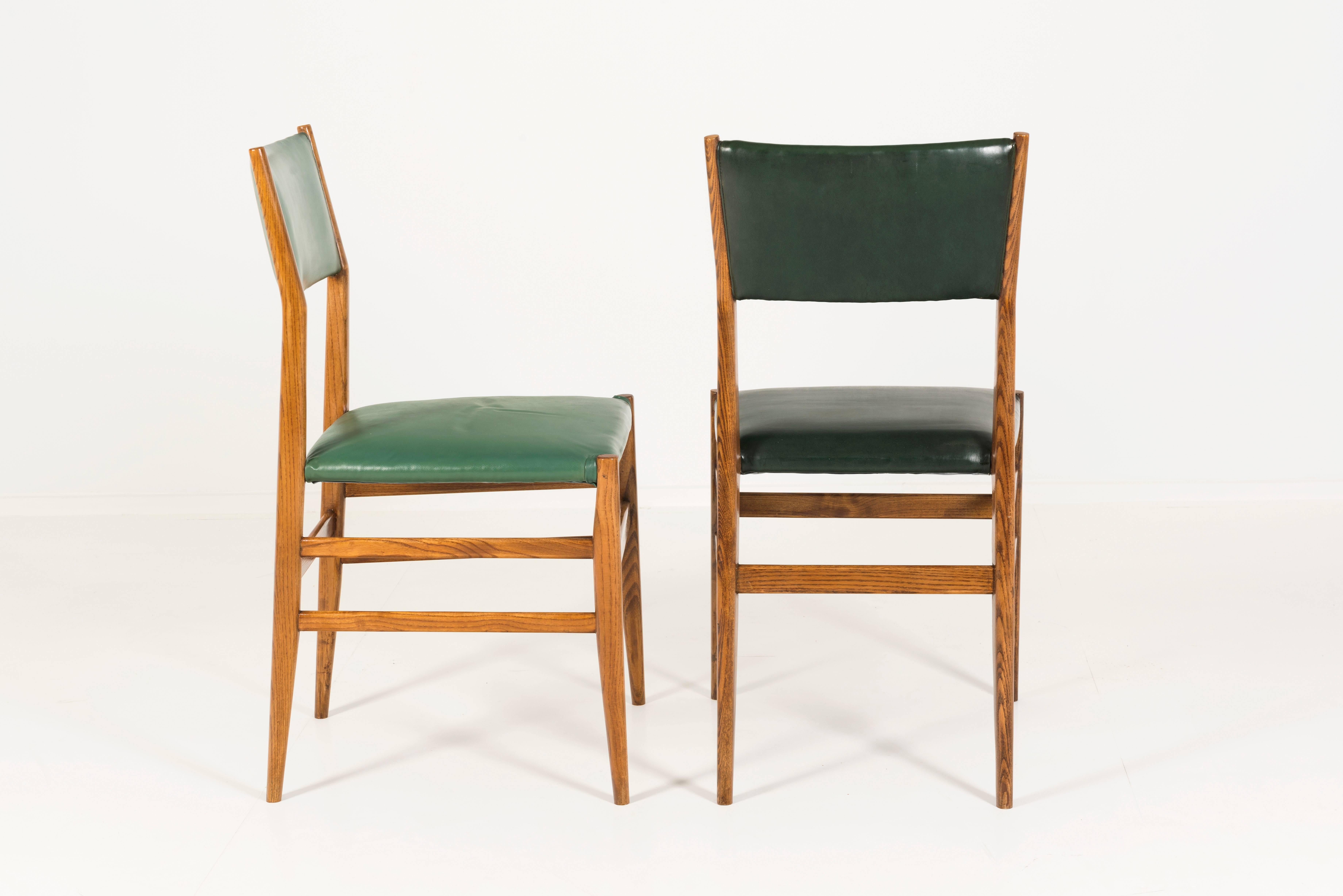 12 vintage dining chairs in polished ash tree wood, original clear and dark green skai upholstery, model 