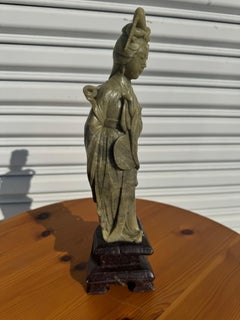 Scultura di donna in pietra ollare vintage da 12 pollici