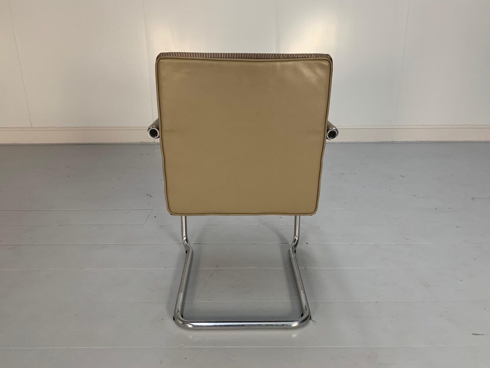 12 chaises de réunion Vitra « Visasoft » de salle à manger - en tissu et cuir dorés en vente 5