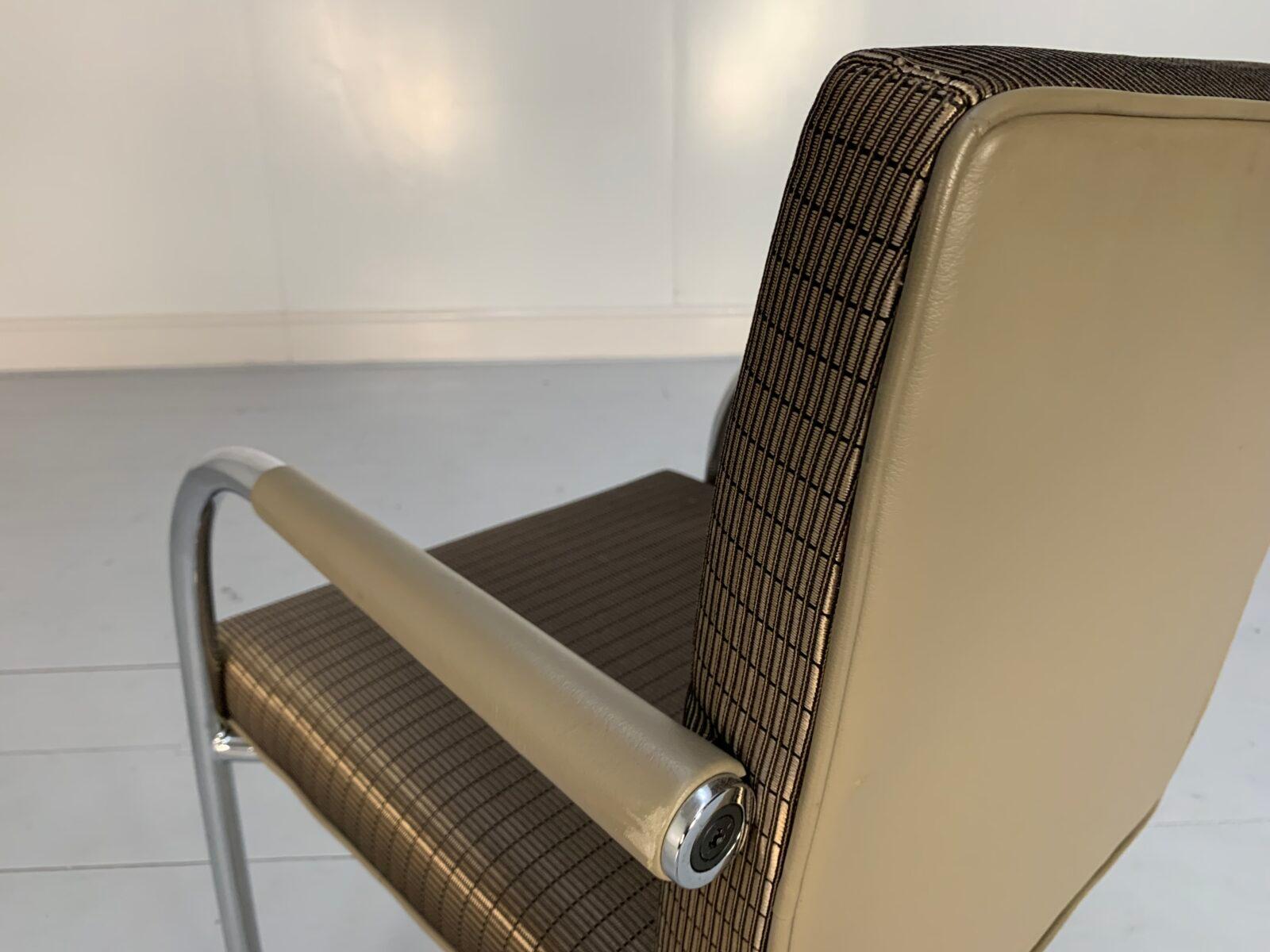 12 chaises de réunion Vitra « Visasoft » de salle à manger - en tissu et cuir dorés en vente 10