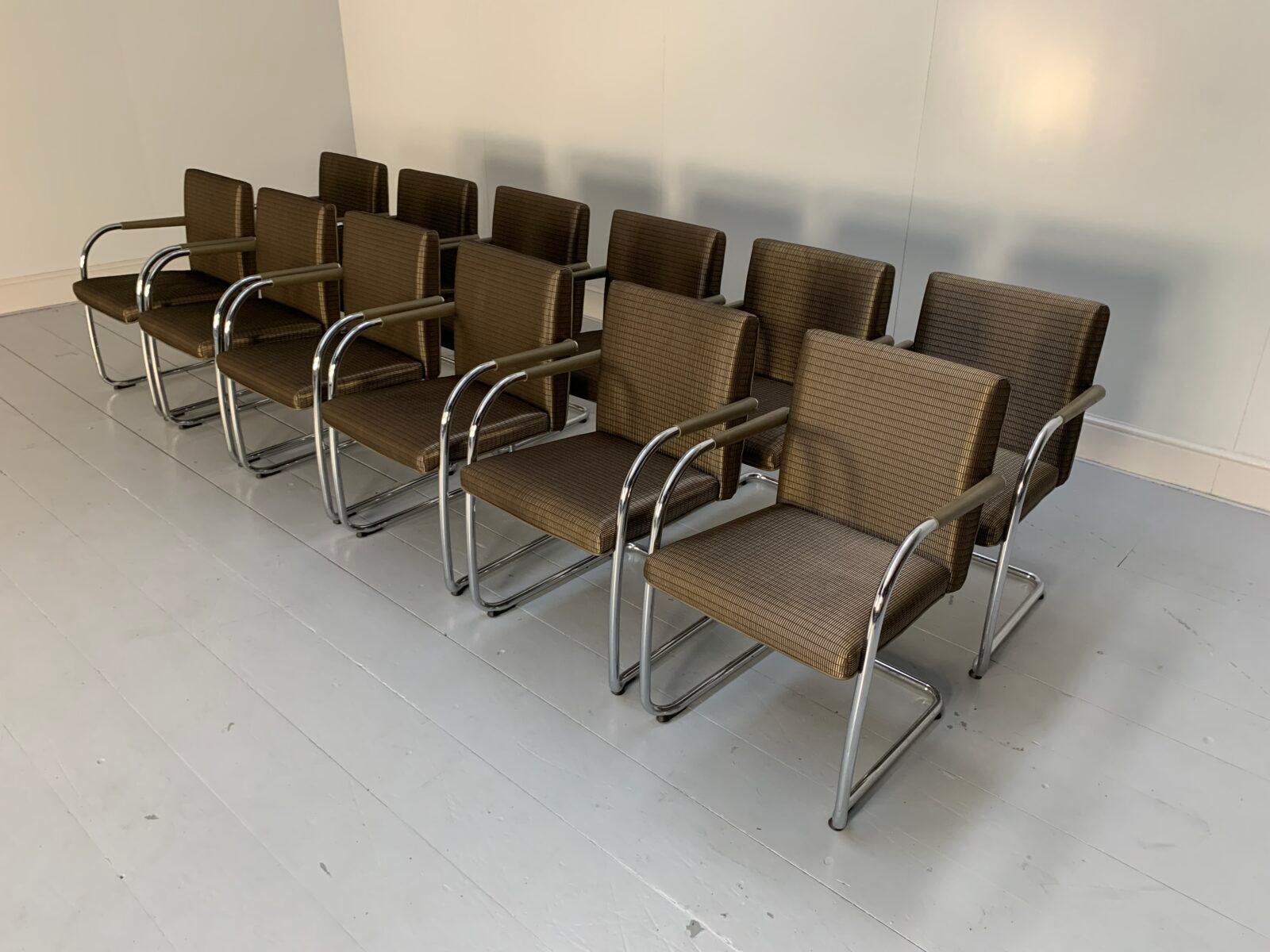 12 chaises de réunion Vitra « Visasoft » de salle à manger - en tissu et cuir dorés Bon état - En vente à Barrowford, GB