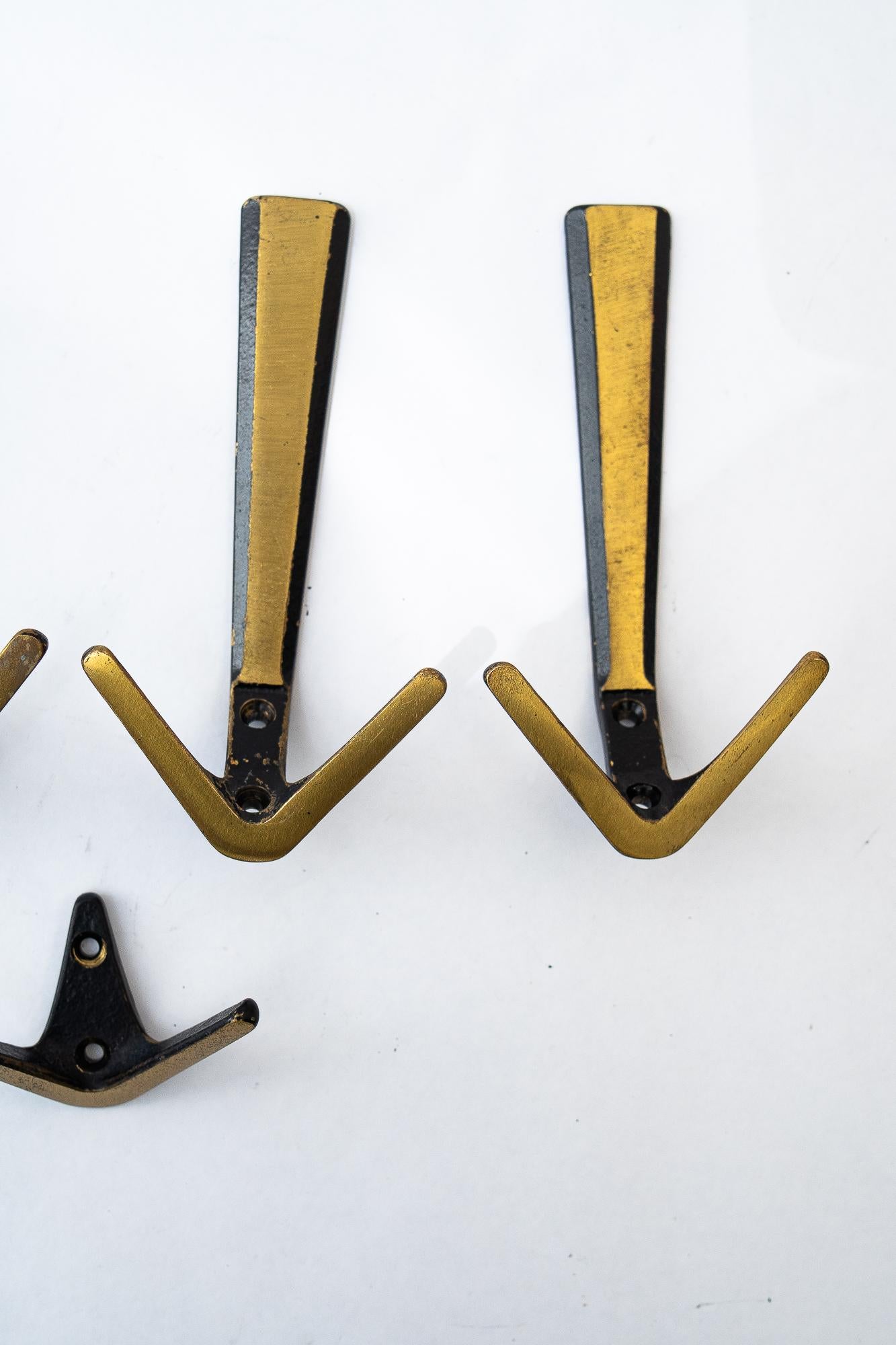 Original condition
Size hooks bigger one: 
H: 15.5cm
W: 7.5cm
D: 7.5cm

Size smaller one:
H: 5cm
W: 7.5cm
D: 4cm