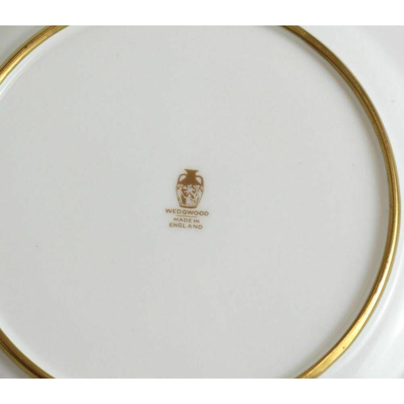 12 Wedgwood Porcelain Dinner Plates in Columbia Raised Gilt & Powder Red #W1579 In Good Condition In Gardena, CA