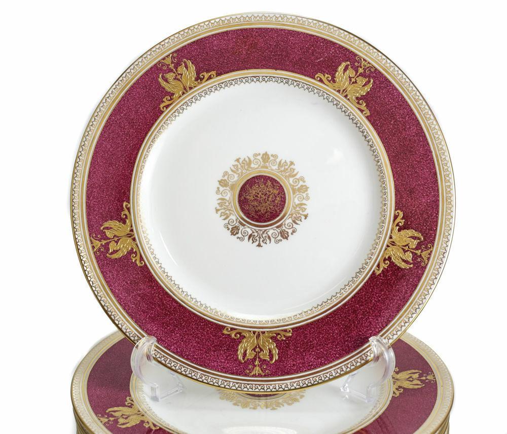 20th Century 12 Wedgwood Porcelain Dinner Plates in Columbia Raised Gilt & Powder Red #W1579