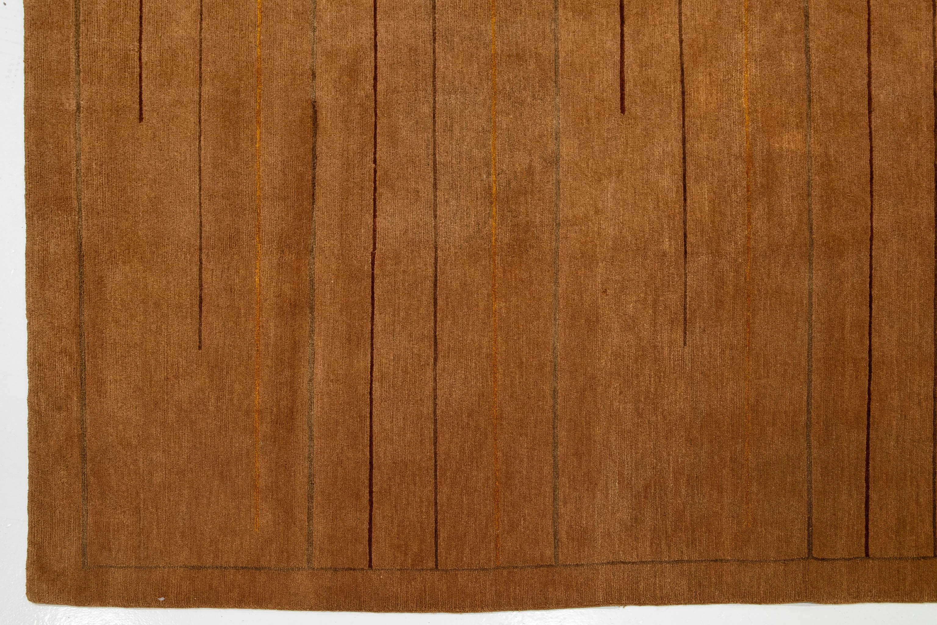 XXIe siècle et contemporain 12 x 14 Tapis tibétain en laine et soie au design contemporain, brun doré en vente