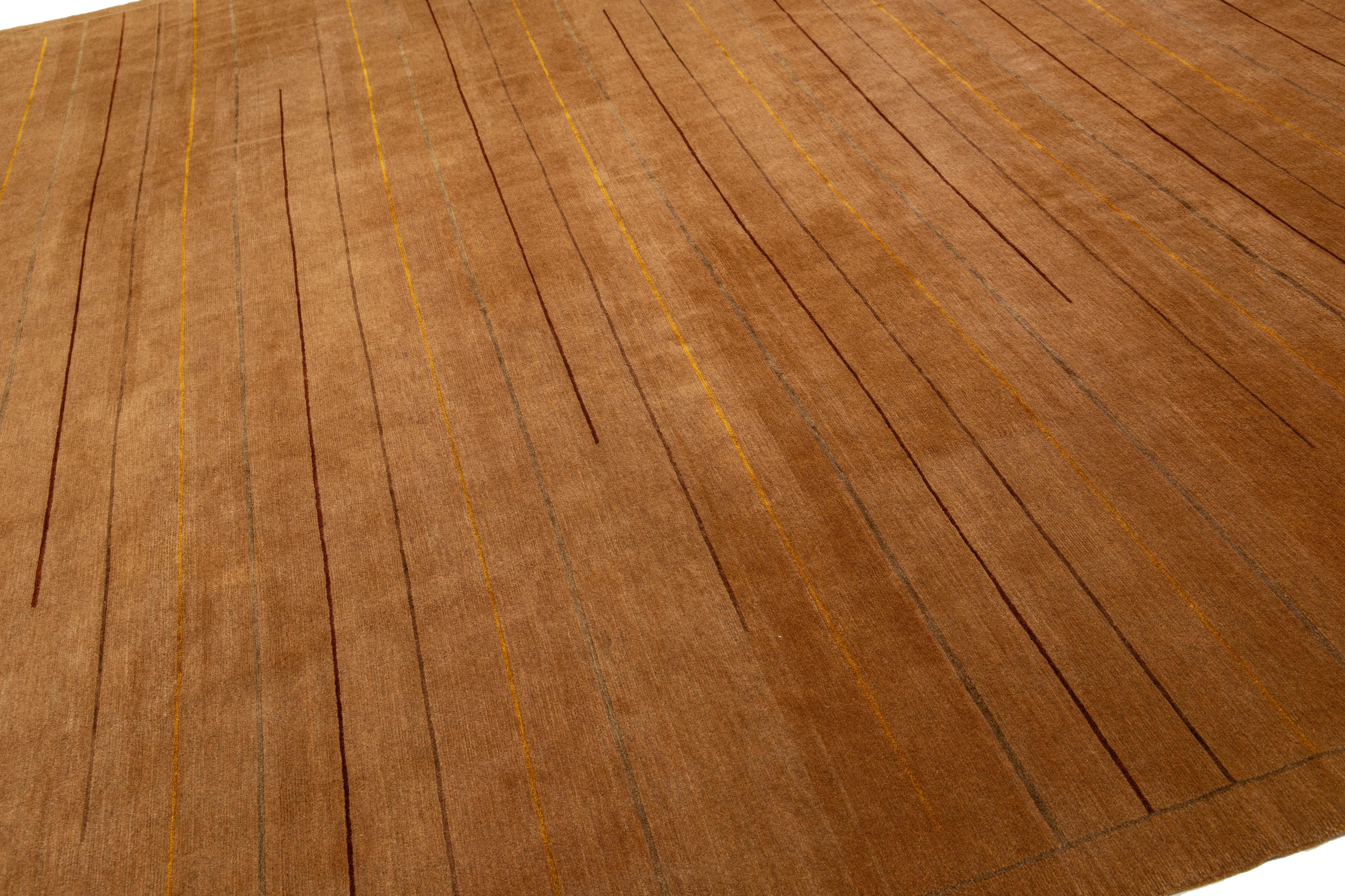 12 x 14 Tapis tibétain en laine et soie au design contemporain, brun doré en vente 1