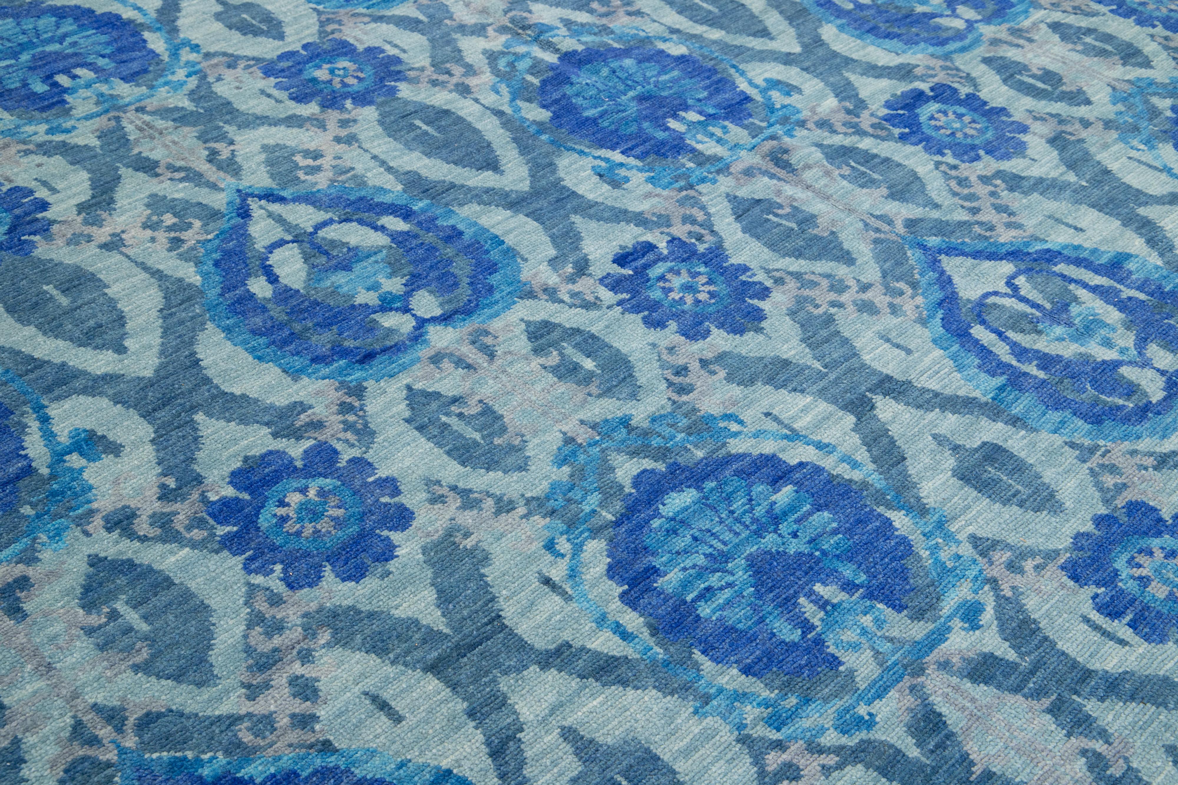 Lana 12 x 15 Tappeto in lana Ikat Contemporaneo con Design/One in colore verde e blu in vendita