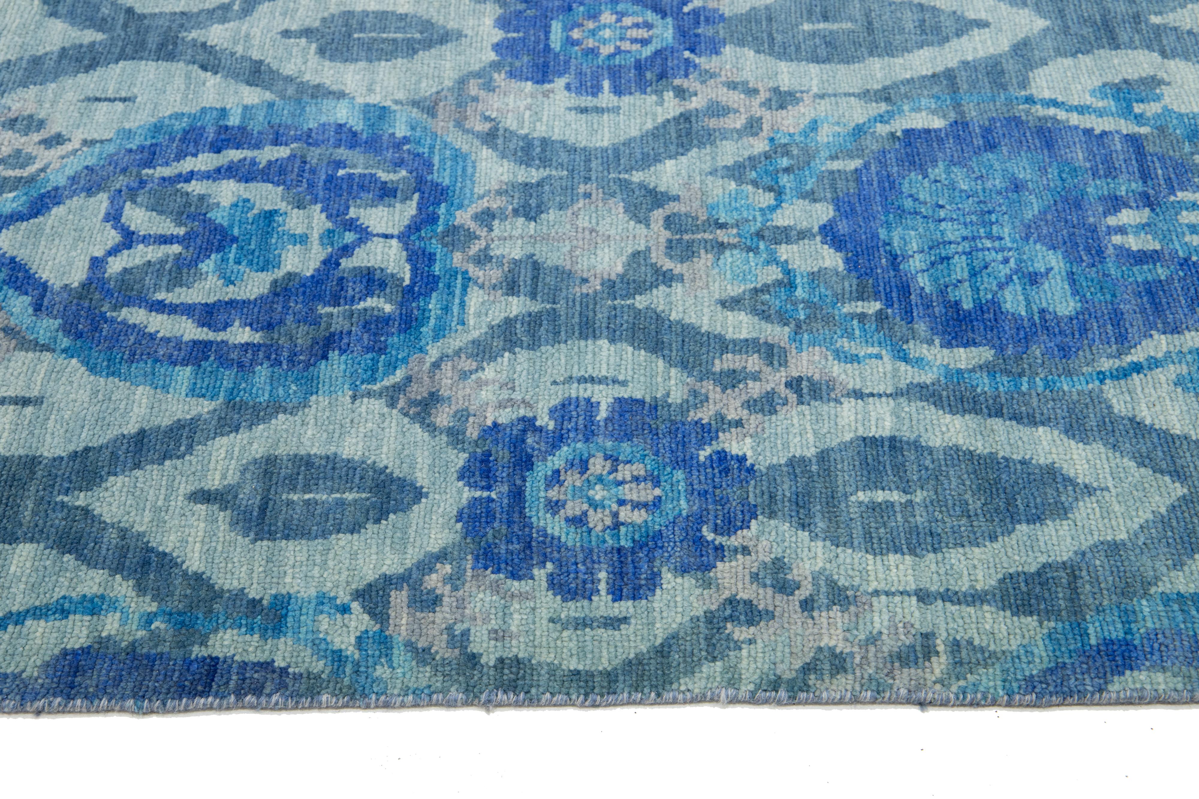 12 x 15 Tappeto in lana Ikat Contemporaneo con Design/One in colore verde e blu in vendita 1