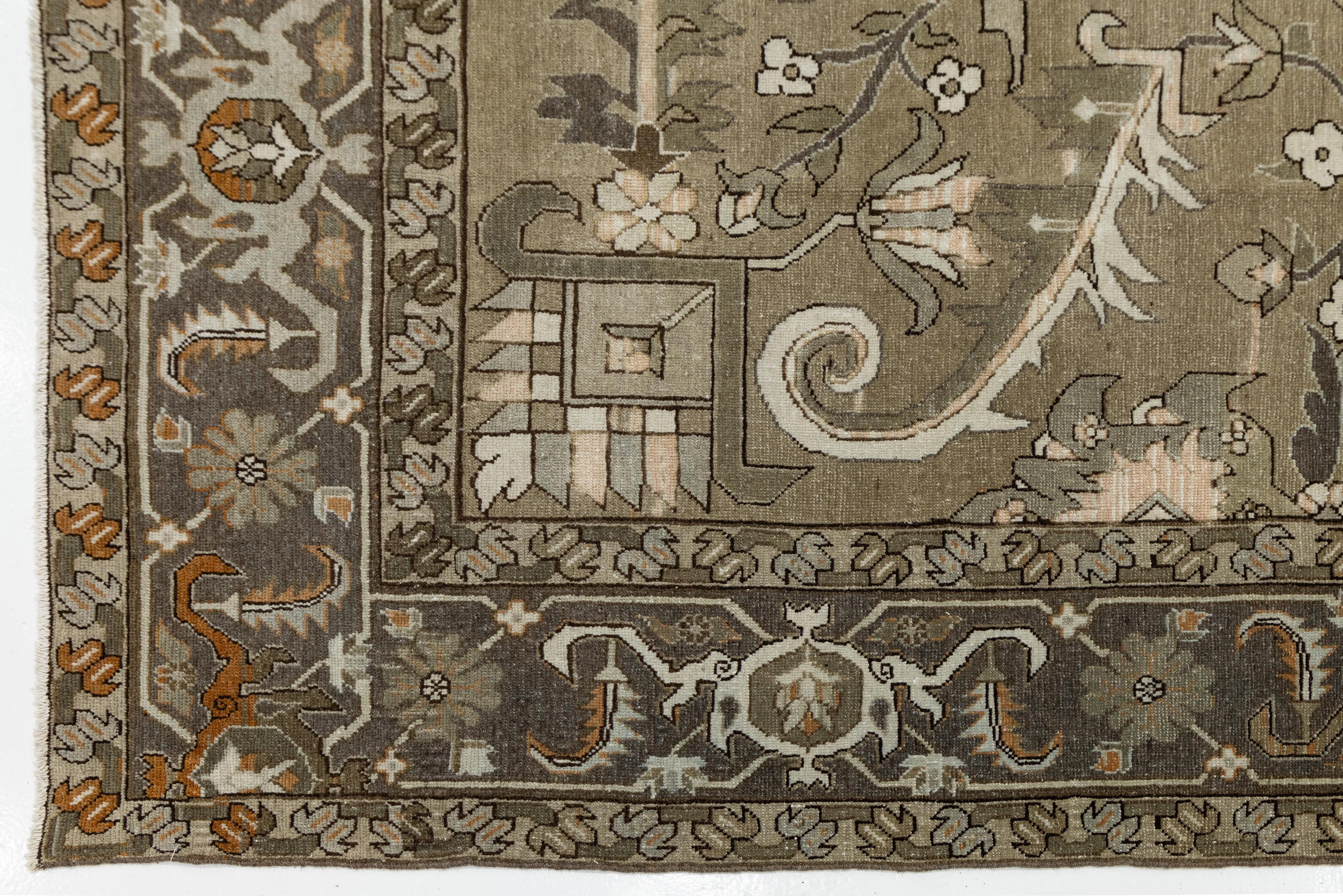 12 x 15 Antiker Malayer Teppich aus persischer Wolle  In erdigen Tönen mit Rankenmotiven im Angebot 1