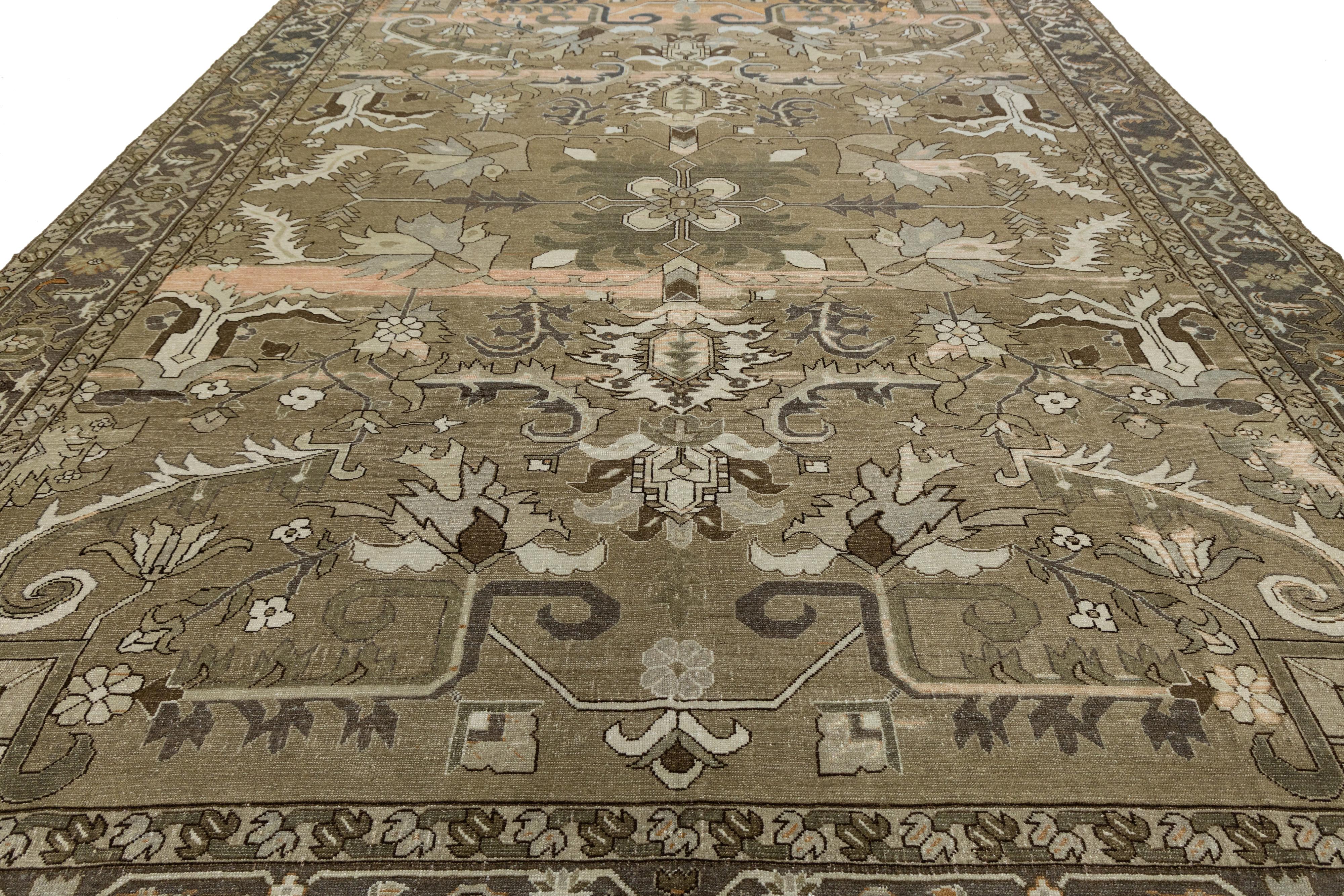 12 x 15 Antiker Malayer Teppich aus persischer Wolle  In erdigen Tönen mit Rankenmotiven im Angebot 2