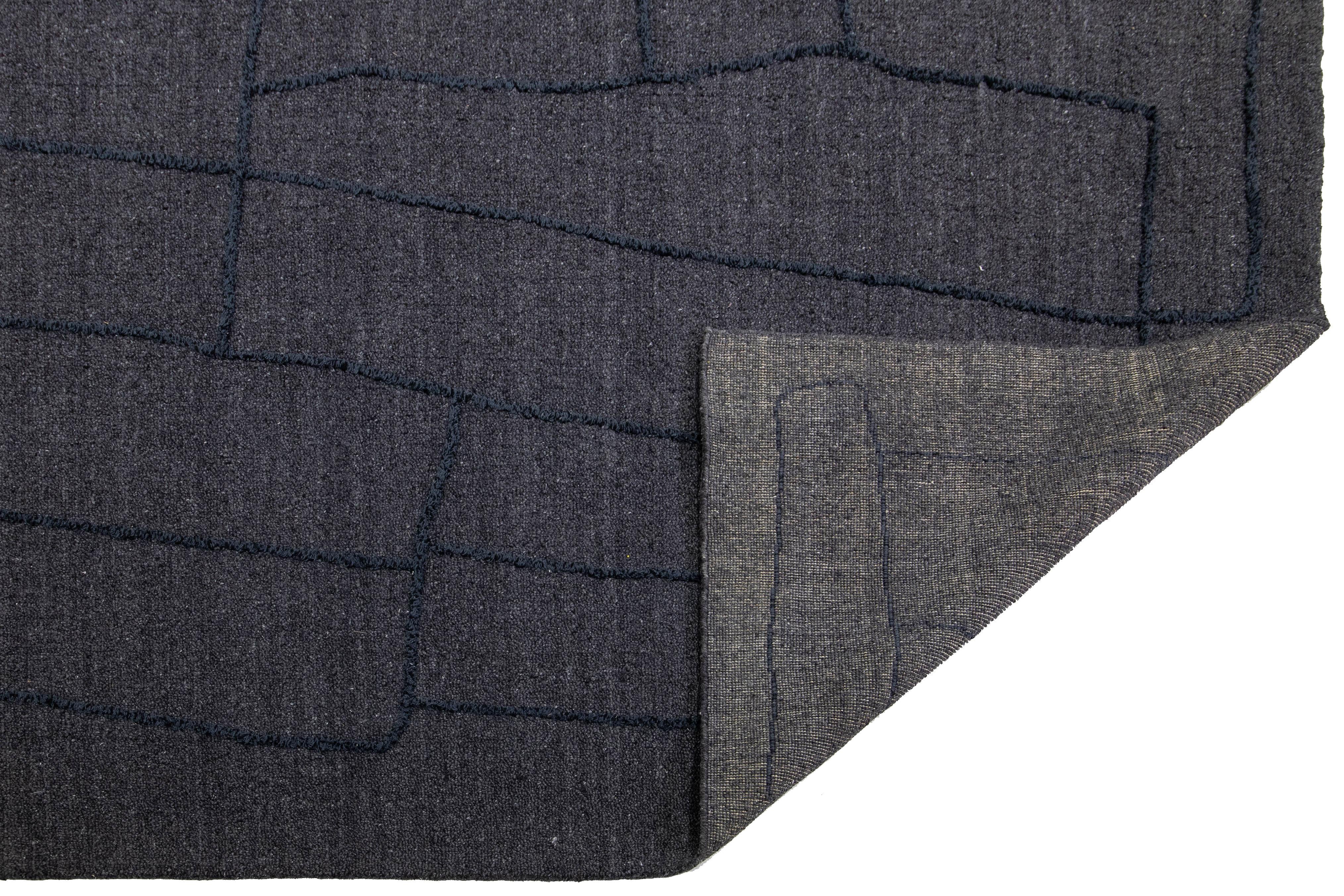 Moderno 12 x 15 Contemporary Hand Loom Wool Rug In Gray With Abstract Design in vendita