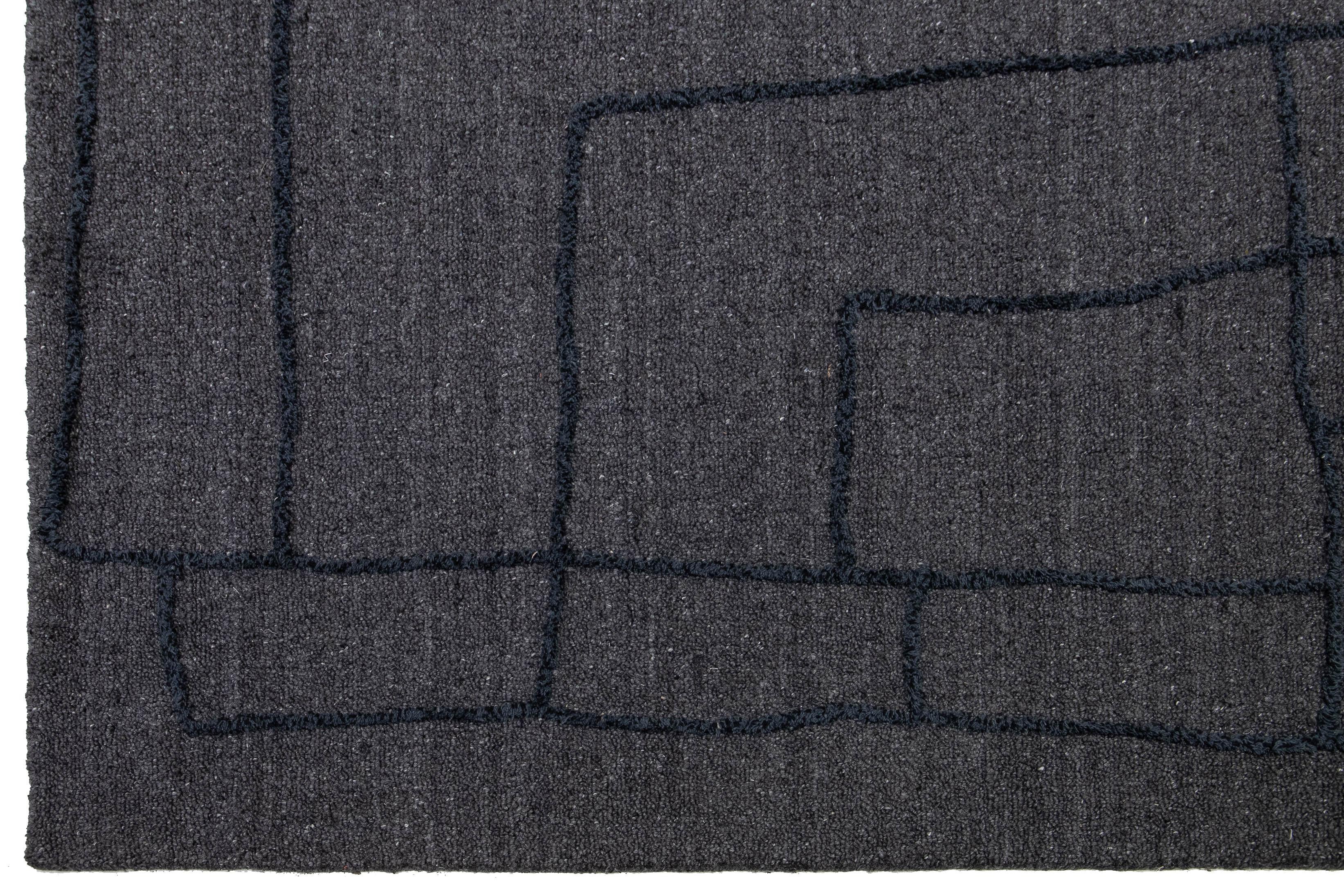 XXI secolo e contemporaneo 12 x 15 Contemporary Hand Loom Wool Rug In Gray With Abstract Design in vendita