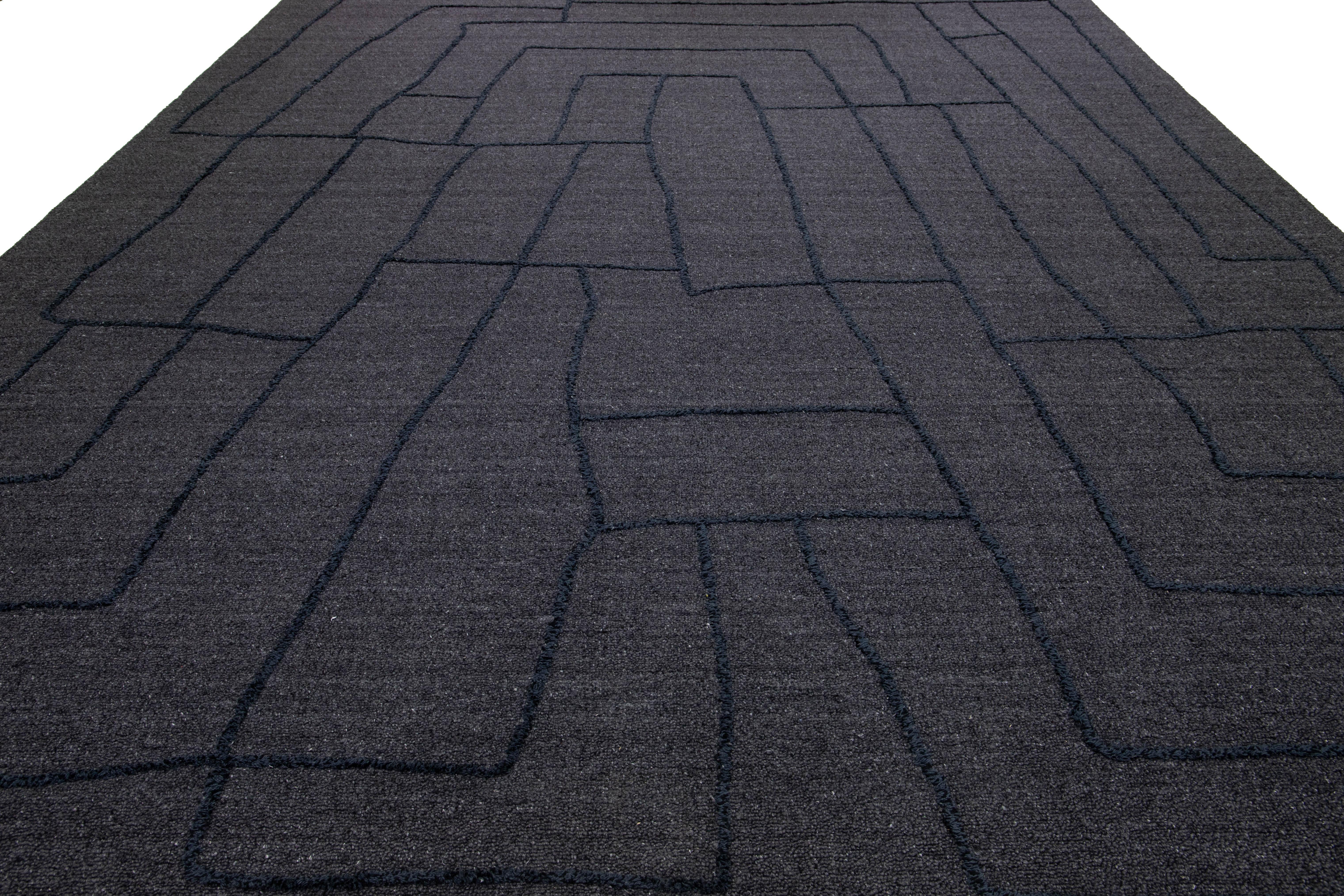 Lana 12 x 15 Contemporary Hand Loom Wool Rug In Gray With Abstract Design in vendita